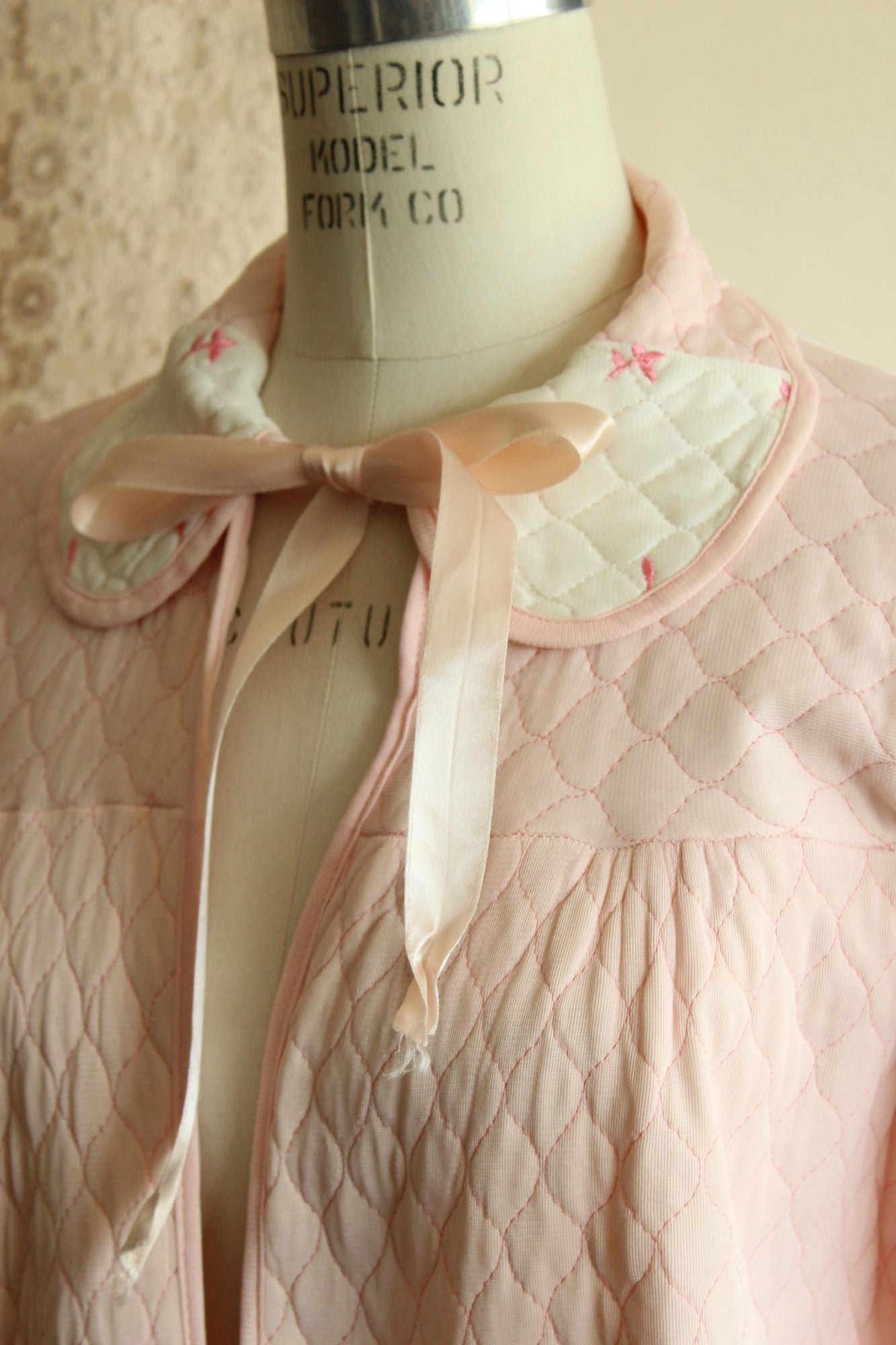 Vintage 1960s Barbizon Pink Quilted Bed Jacket