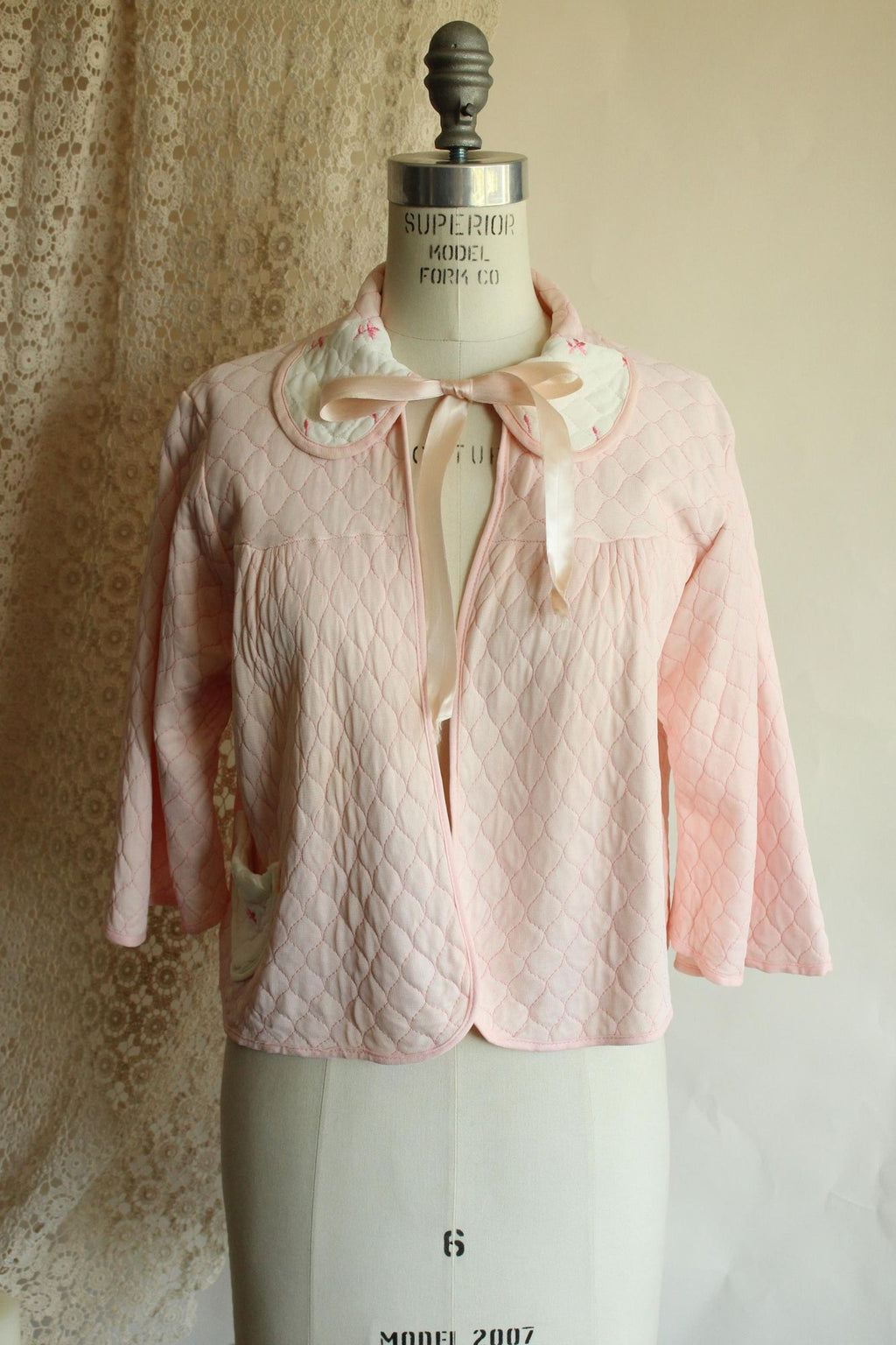 Vintage 1960s Barbizon Pink Quilted Bed Jacket