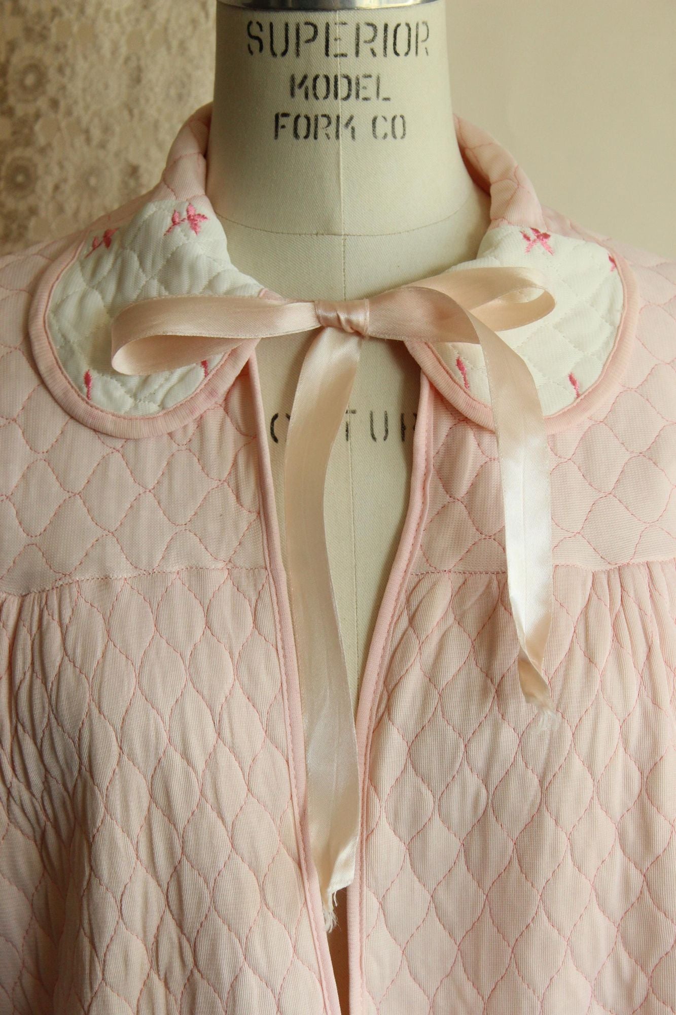 Vintage 1960s Barbizon Pink Quilted Bed Jacket