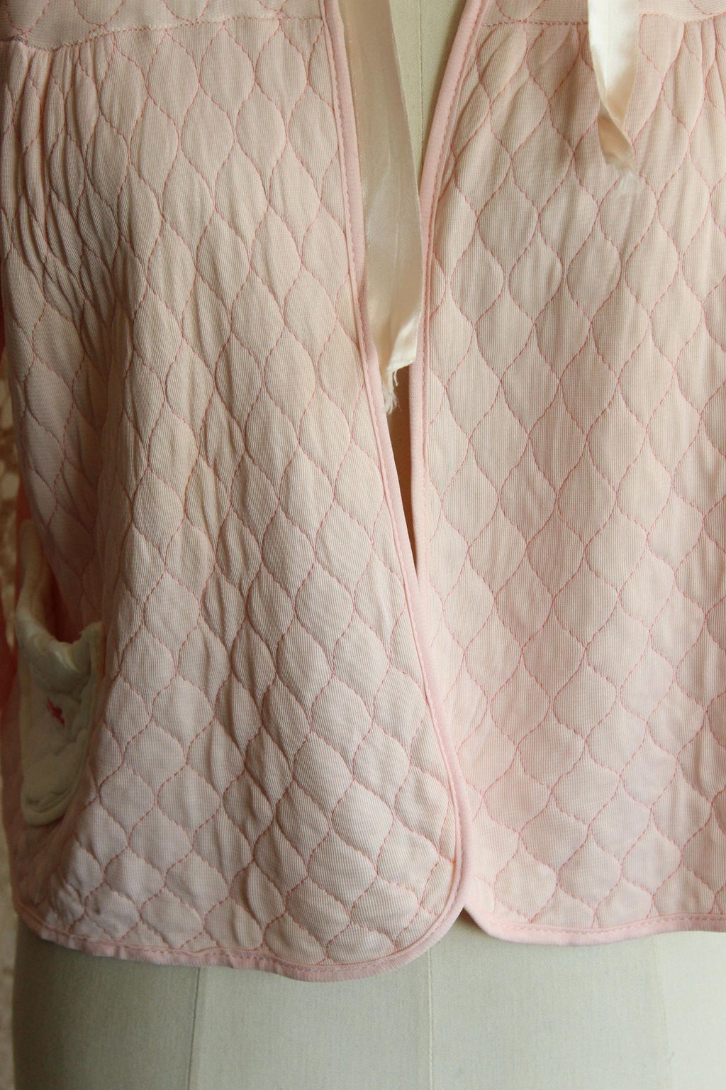 Vintage 1960s Barbizon Pink Quilted Bed Jacket