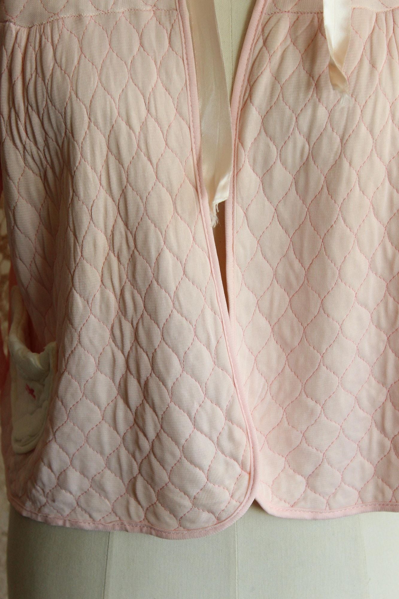 Vintage 1960s Barbizon Pink Quilted Bed Jacket