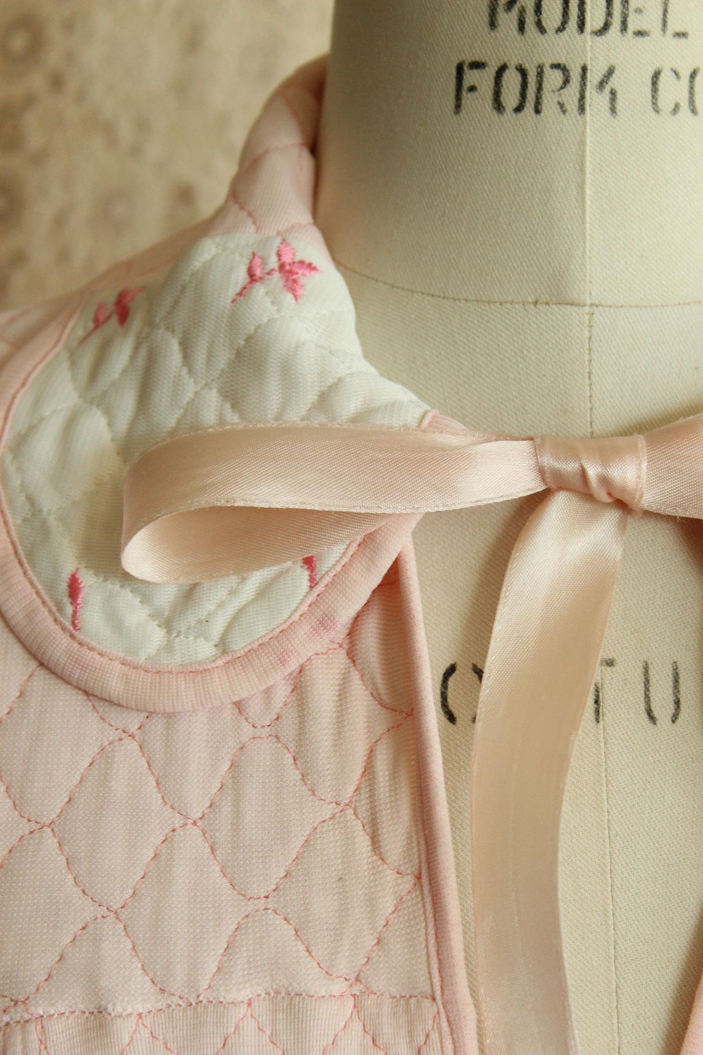 Vintage 1960s Barbizon Pink Quilted Bed Jacket