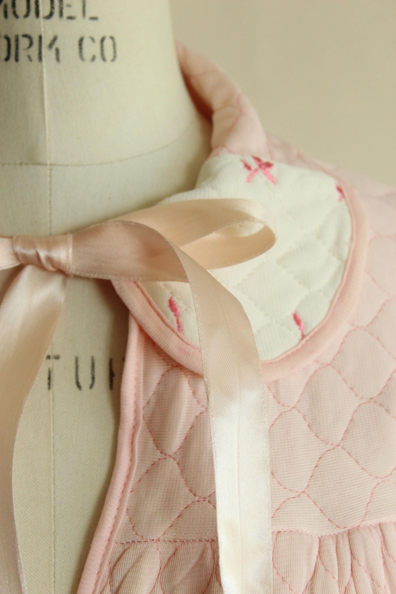 Vintage 1960s Barbizon Pink Quilted Bed Jacket