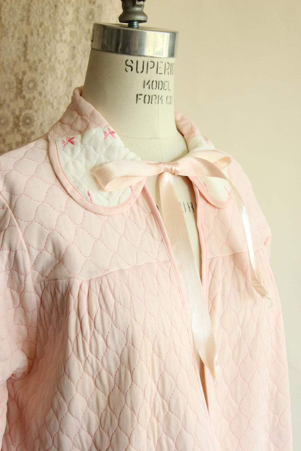 Vintage 1960s Barbizon Pink Quilted Bed Jacket