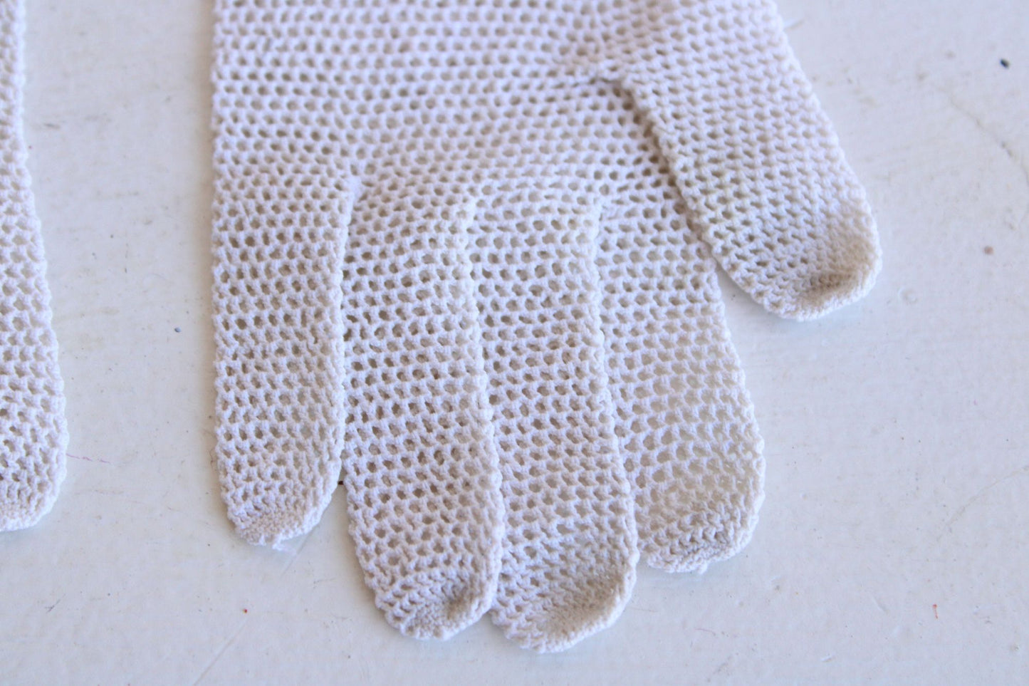 Vintage 1920s 1930s  Winter White Crochet Wrist Length Gloves