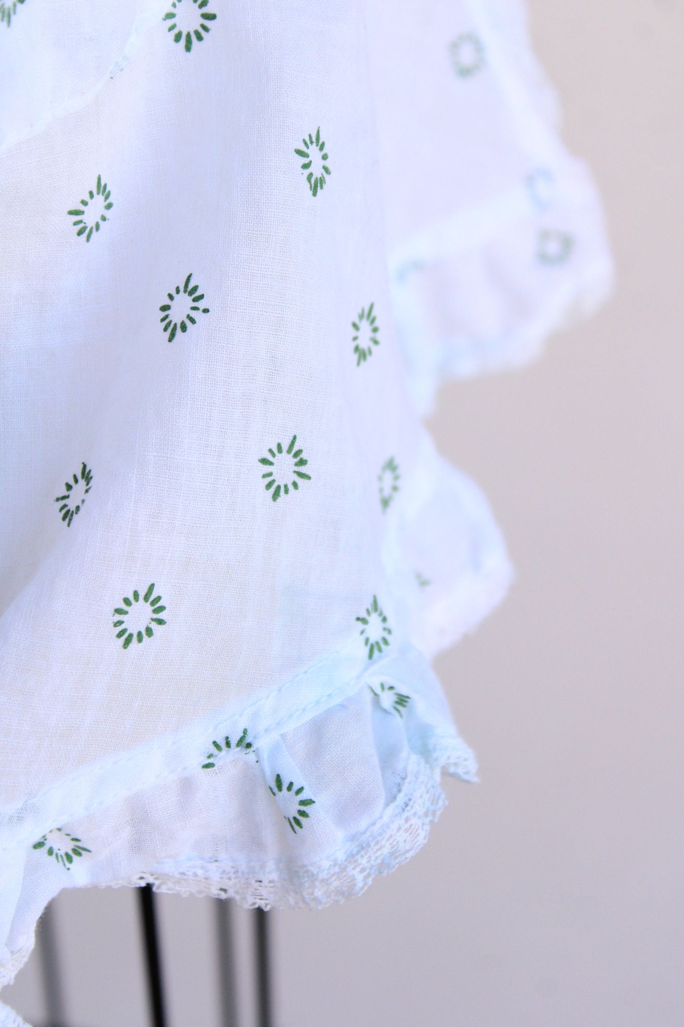 Vintage 1940s Green and White Print Pinafore Apron