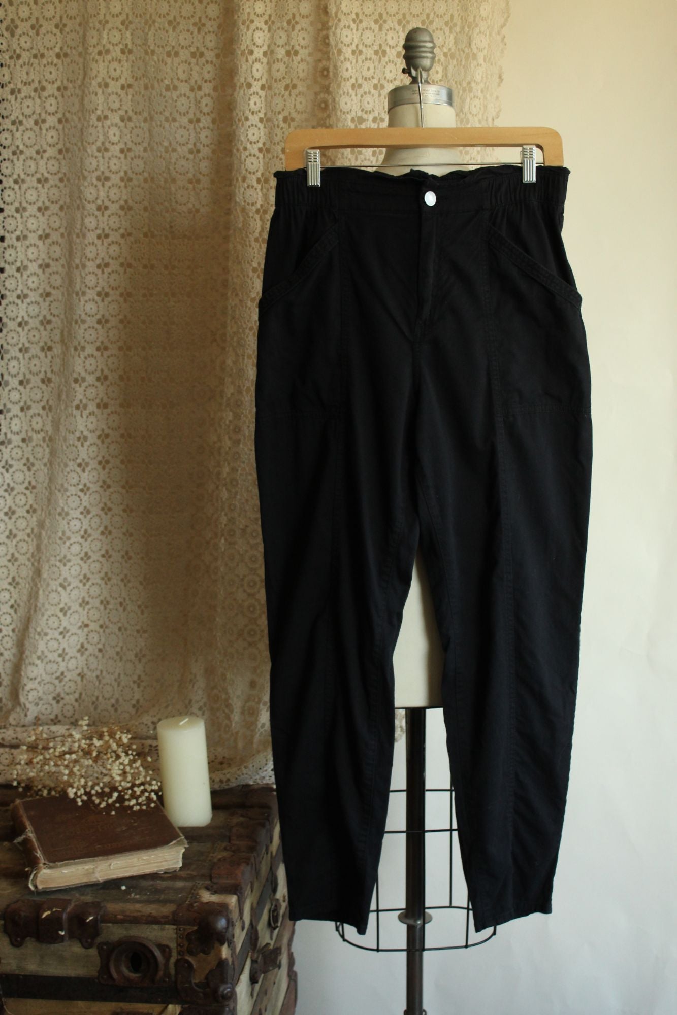 Womens Old Navy Pants,  Black Baggy Size Medium Cotton with Pockets, Elastic
