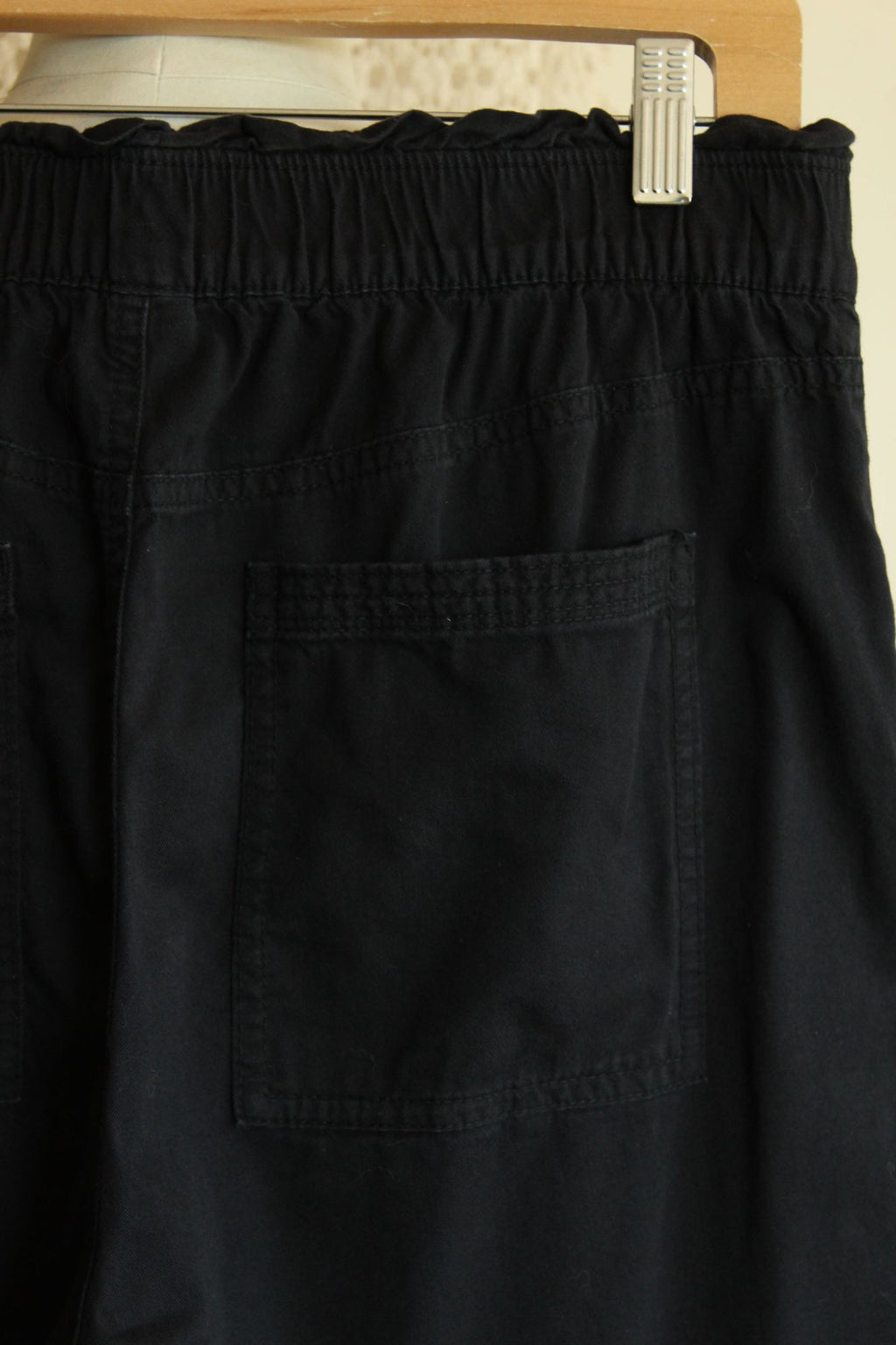 Womens Old Navy Pants,  Black Baggy Size Medium Cotton with Pockets, Elastic