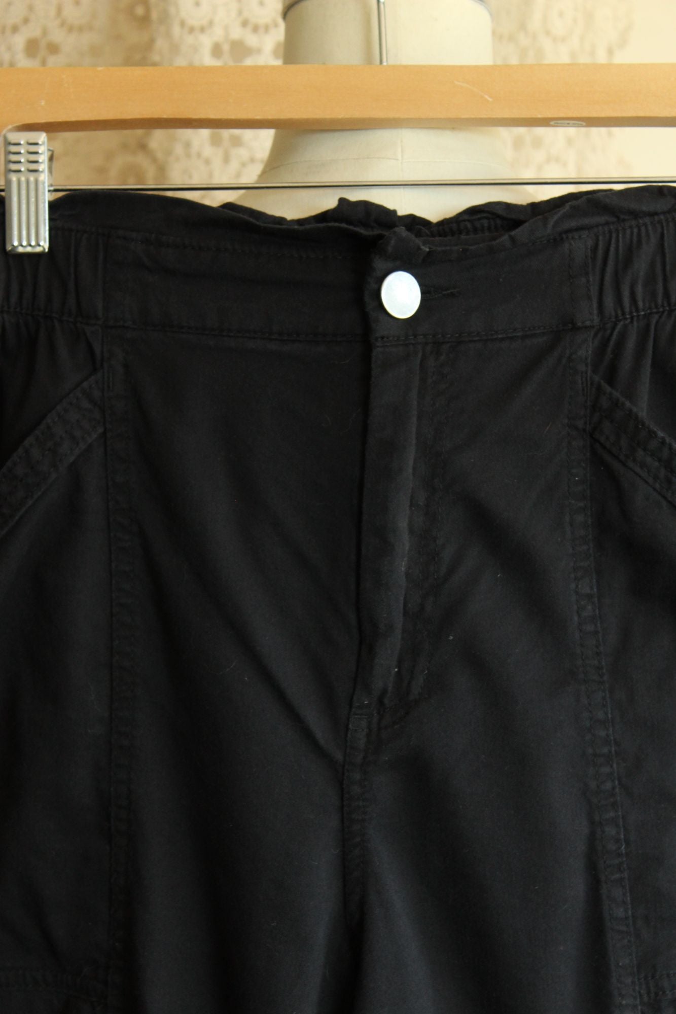 Womens Old Navy Pants,  Black Baggy Size Medium Cotton with Pockets, Elastic