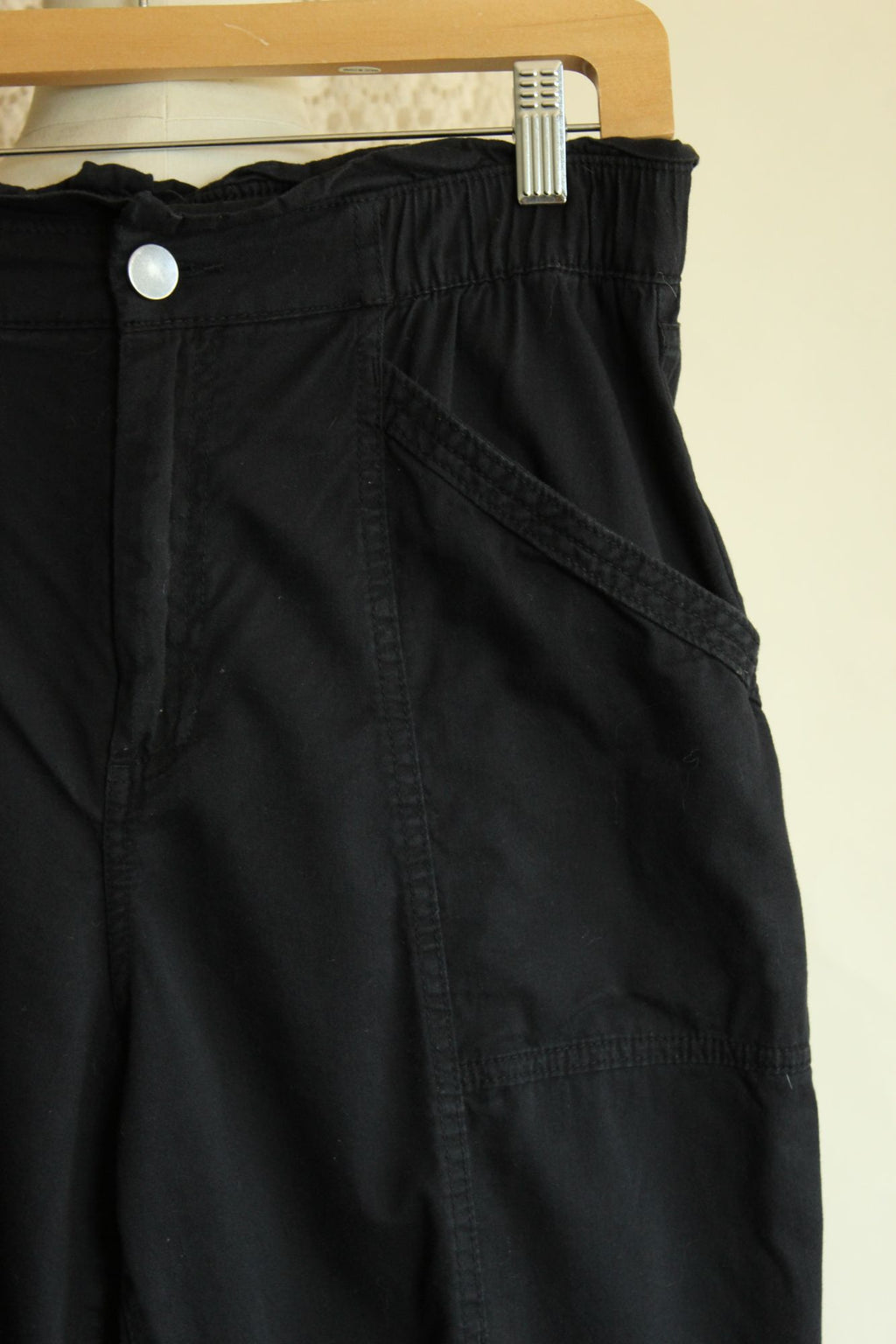 Womens Old Navy Pants,  Black Baggy Size Medium Cotton with Pockets, Elastic
