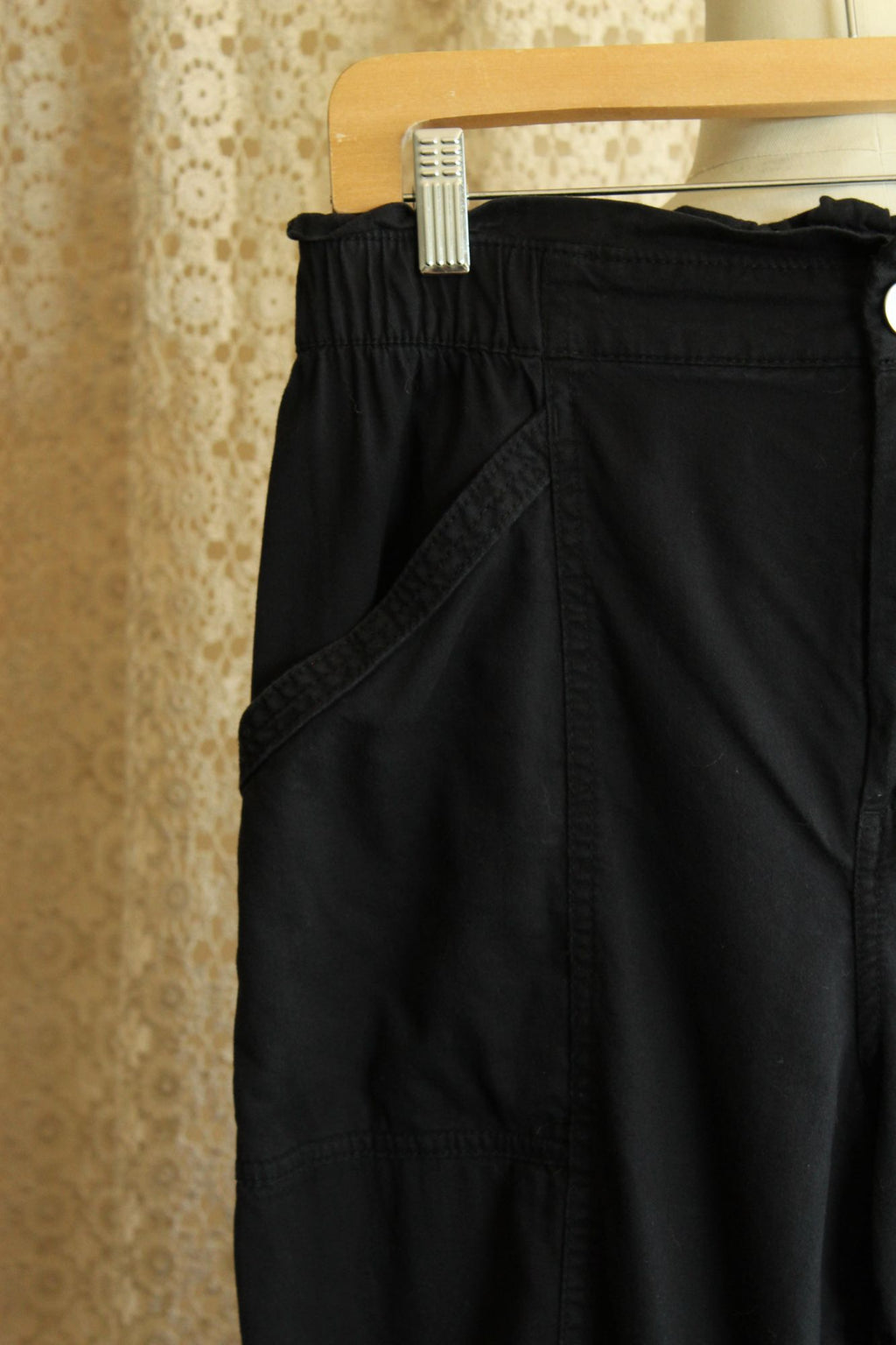 Womens Old Navy Pants,  Black Baggy Size Medium Cotton with Pockets, Elastic