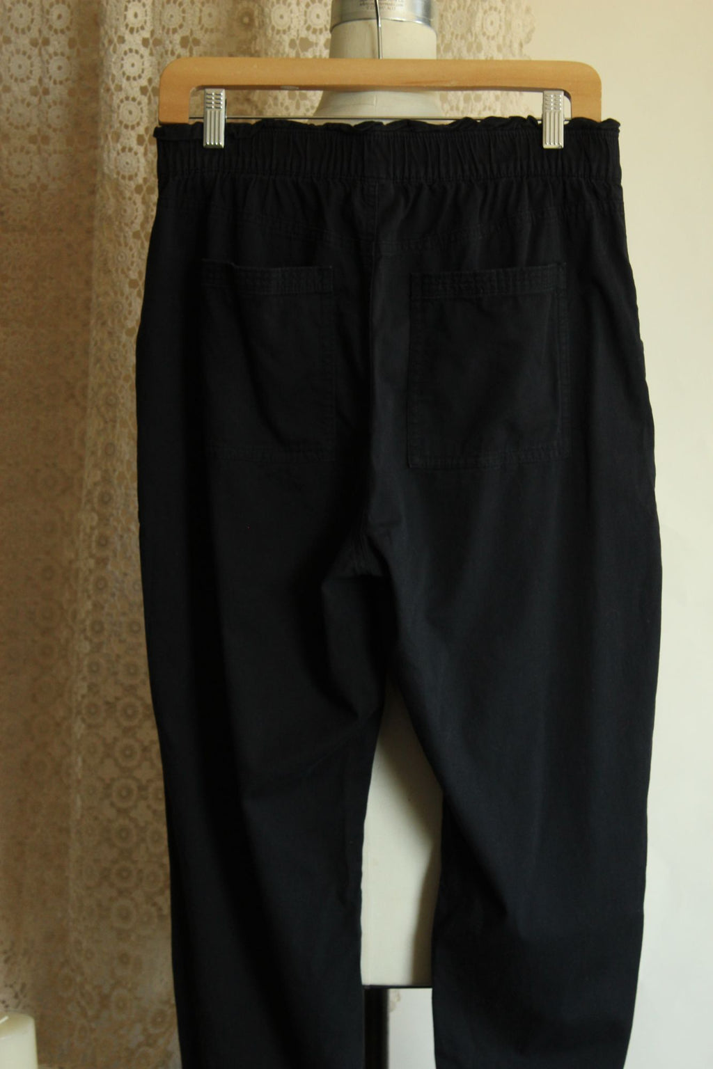 Womens Old Navy Pants,  Black Baggy Size Medium Cotton with Pockets, Elastic