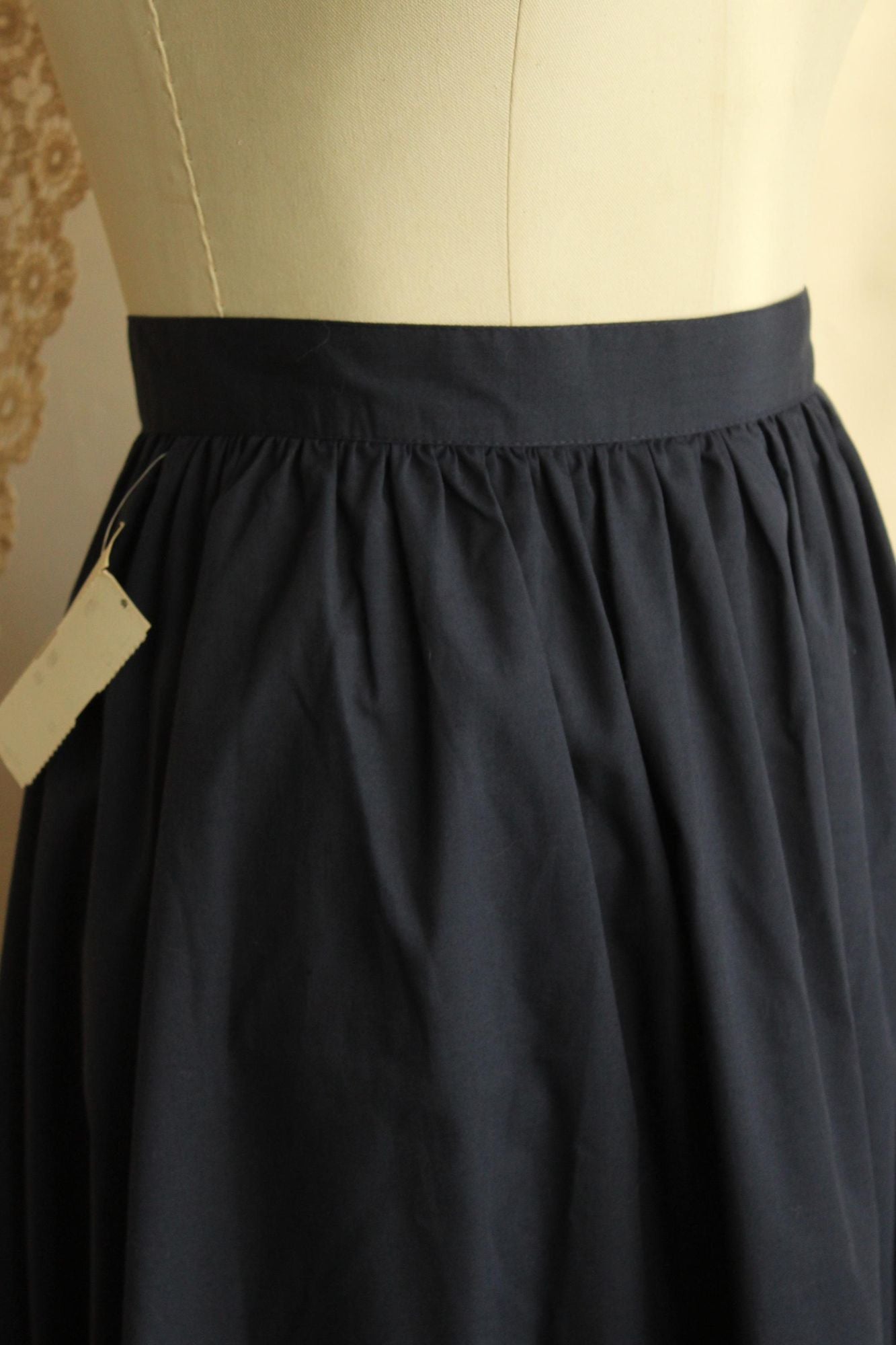 Vintage 1970s 1980s NWT Clyde Navy Blue Skirt with Ruffle Hem and Side Buttons