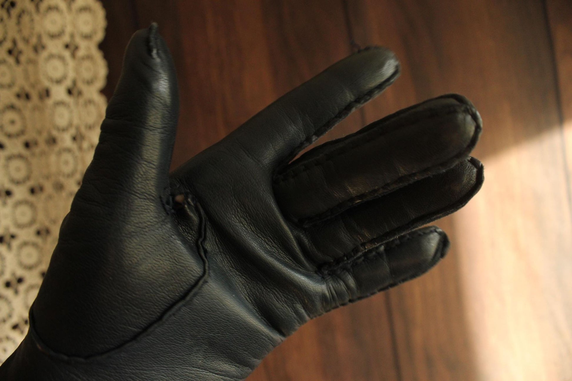 Vintage 1950s Size 7 Navy Blue Leather Wrist Or Matinee Length Gloves