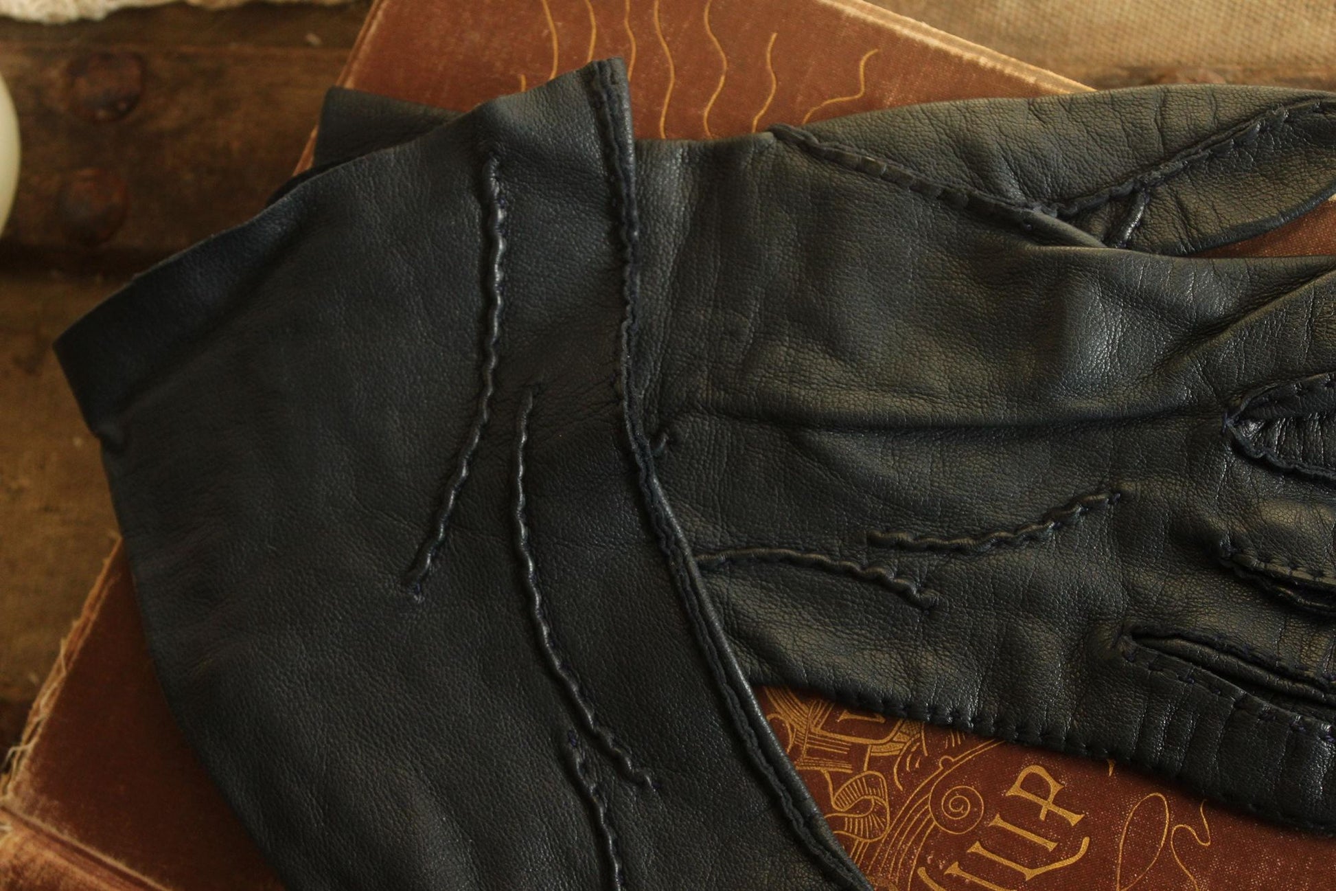 Vintage 1950s Size 7 Navy Blue Leather Wrist Or Matinee Length Gloves