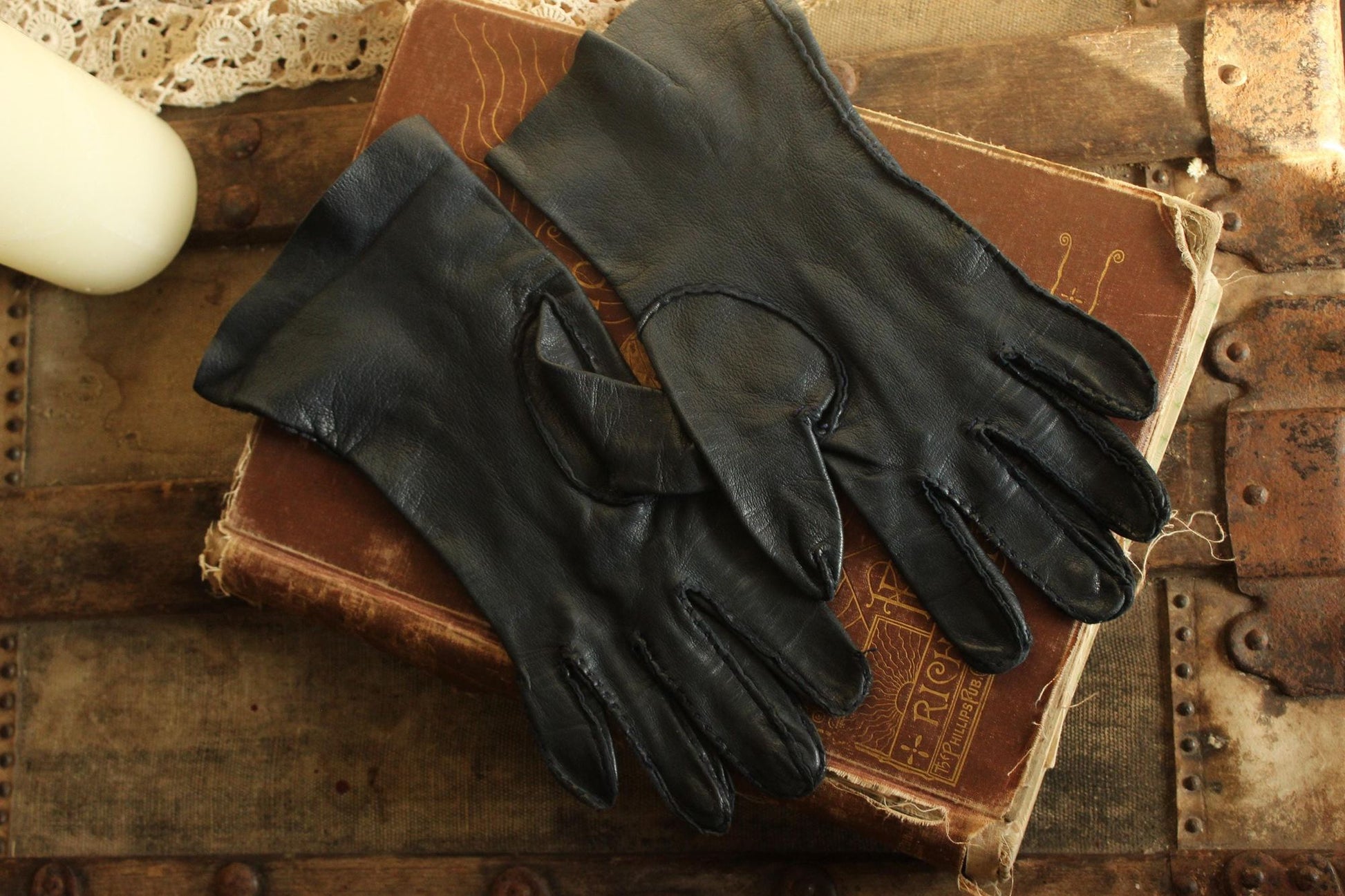 Vintage 1950s Size 7 Navy Blue Leather Wrist Or Matinee Length Gloves