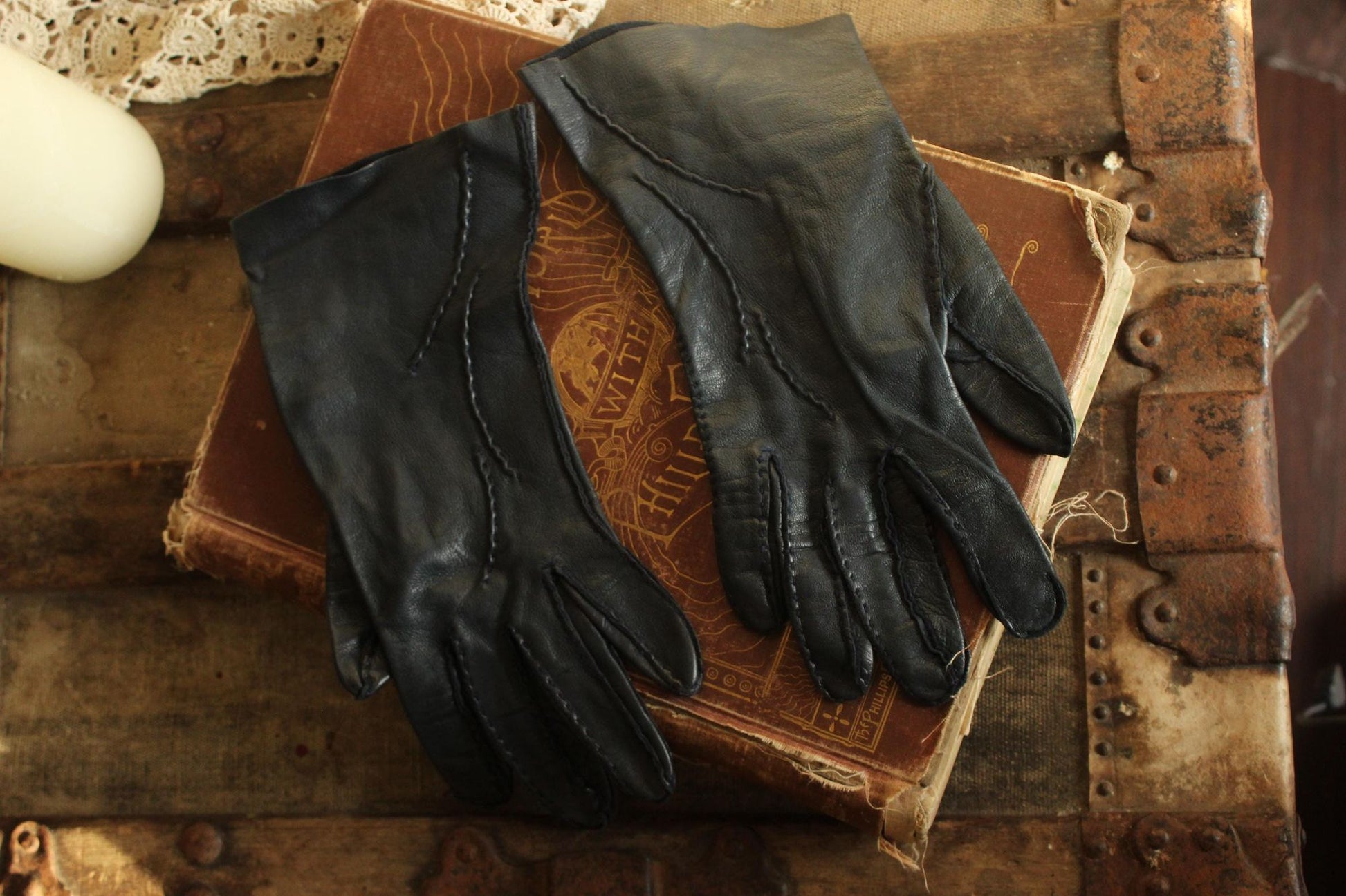 Vintage 1950s Size 7 Navy Blue Leather Wrist Or Matinee Length Gloves