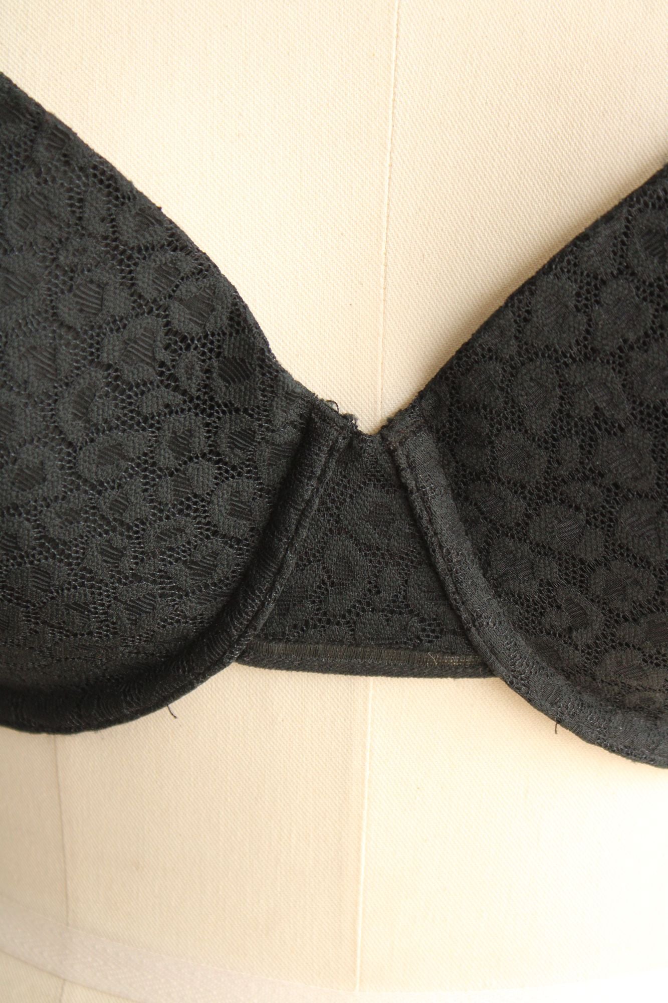 Auden womens bra, Black Lace, Size 36DD, Underwire, Convertible to racer back
