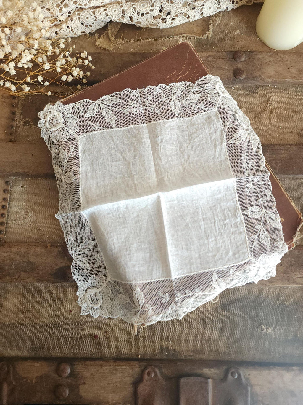 Vintage 1900s Edwardian White Linen Lawn Handkerchief