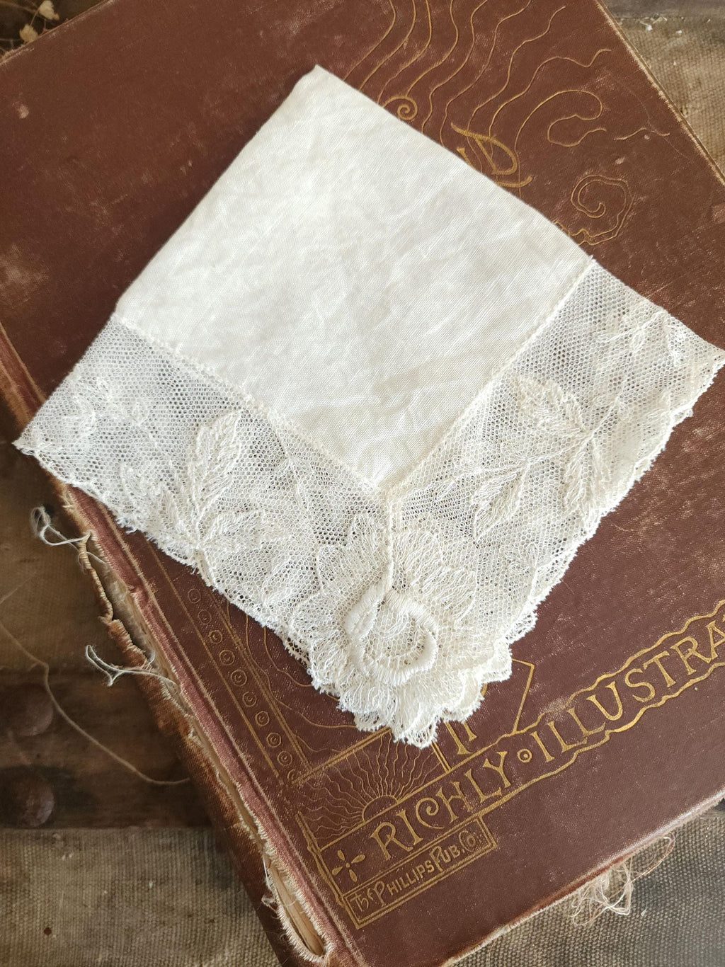 Vintage 1900s Edwardian White Linen Lawn Handkerchief