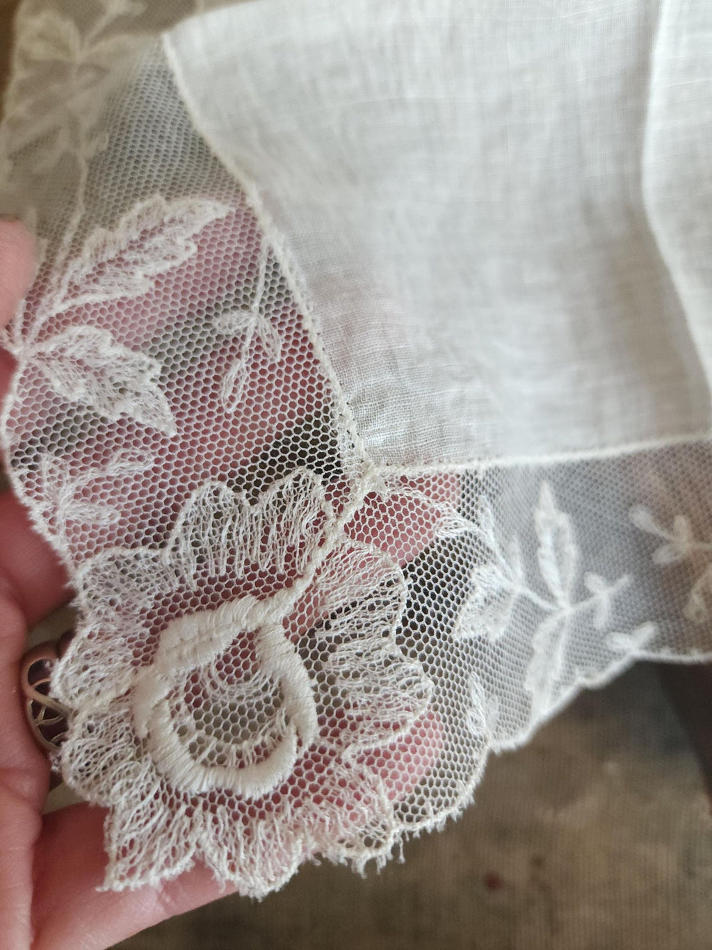 Vintage 1900s Edwardian White Linen Lawn Handkerchief
