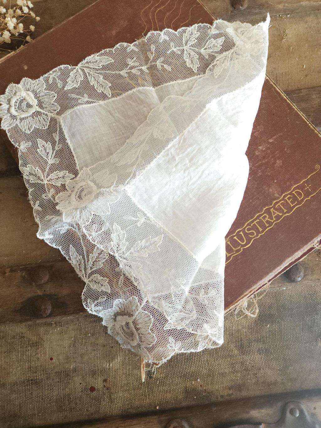 Vintage 1900s Edwardian White Linen Lawn Handkerchief