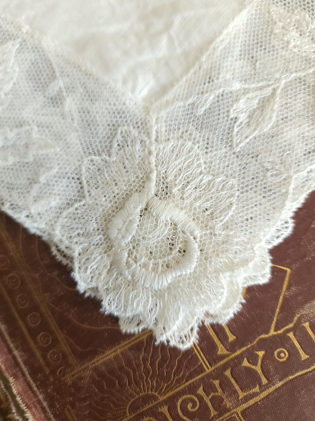 Vintage 1900s Edwardian White Linen Lawn Handkerchief
