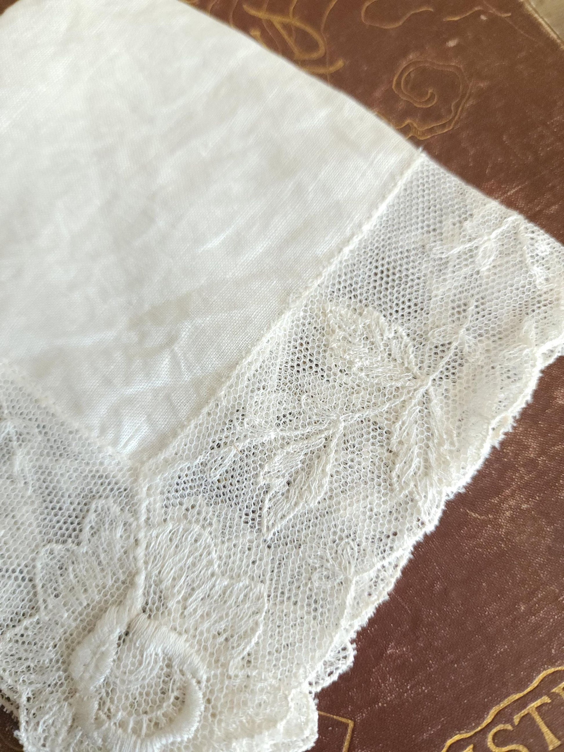 Vintage 1900s Edwardian White Linen Lawn Handkerchief