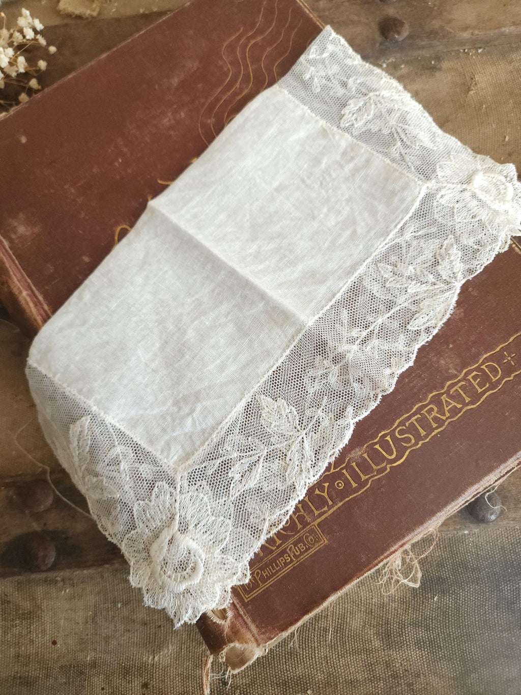 Vintage 1900s Edwardian White Linen Lawn Handkerchief