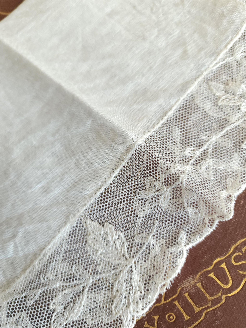 Vintage 1900s Edwardian White Linen Lawn Handkerchief
