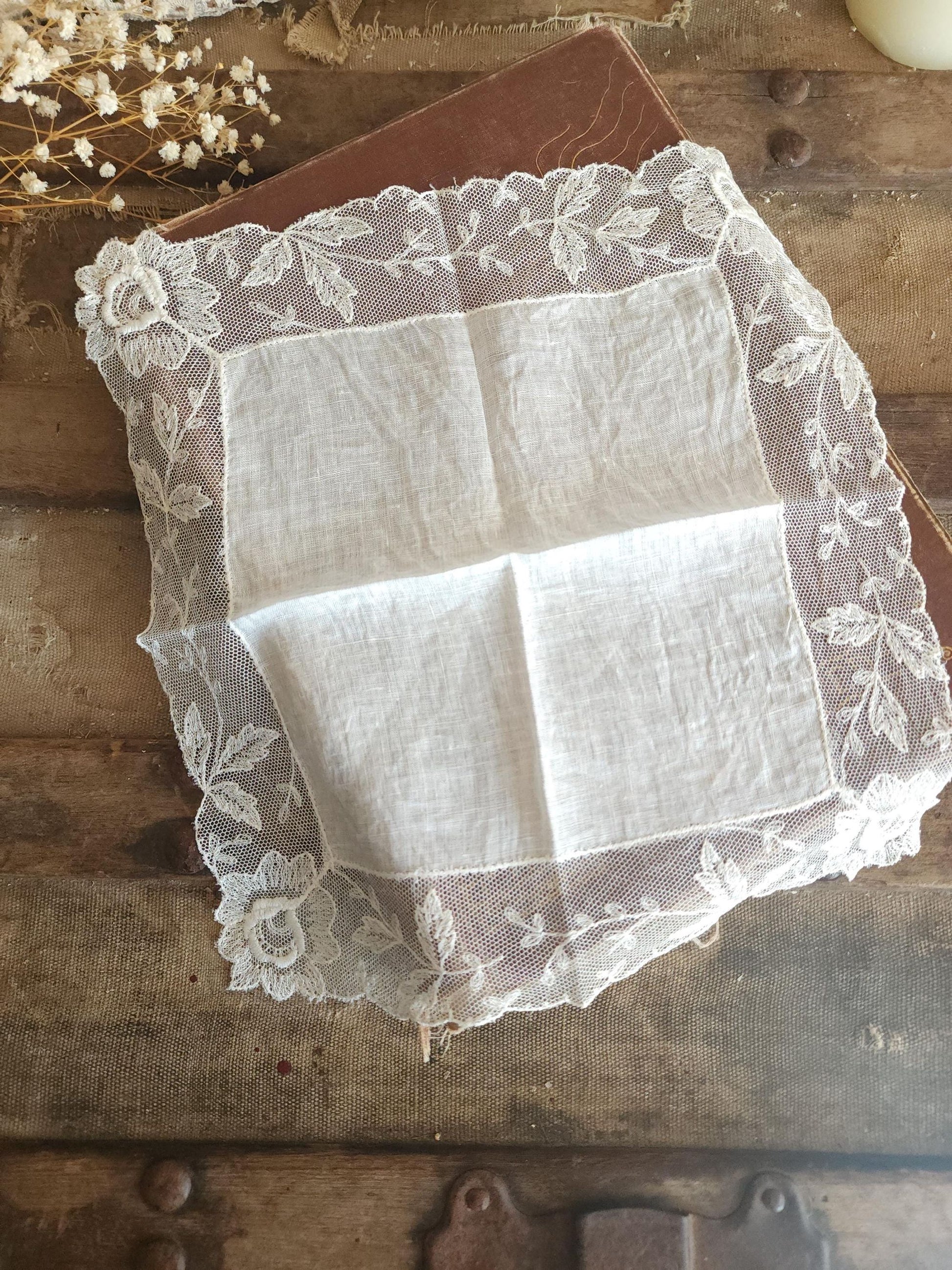 Vintage 1900s Edwardian White Linen Lawn Handkerchief