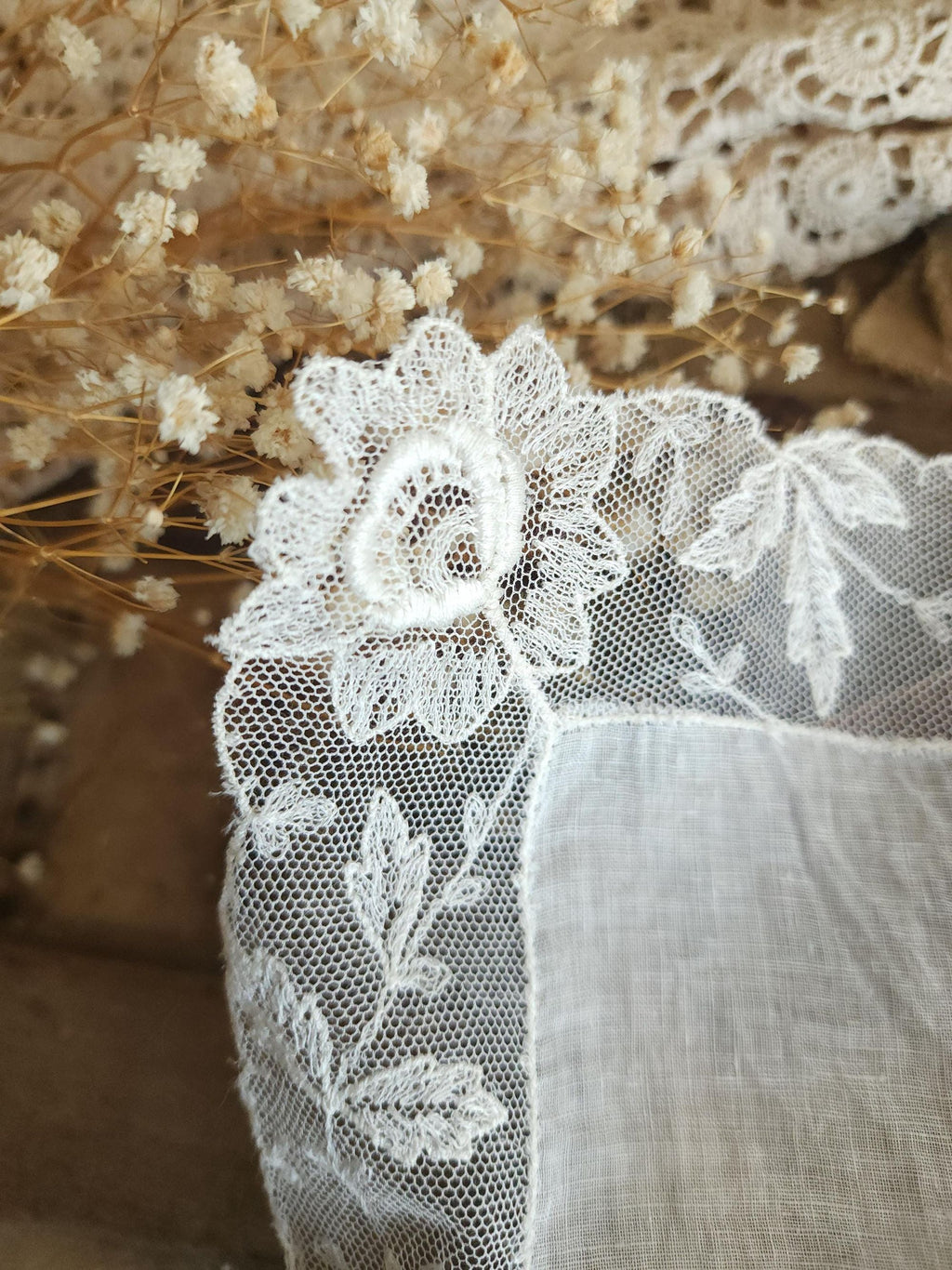 Vintage 1900s Edwardian White Linen Lawn Handkerchief