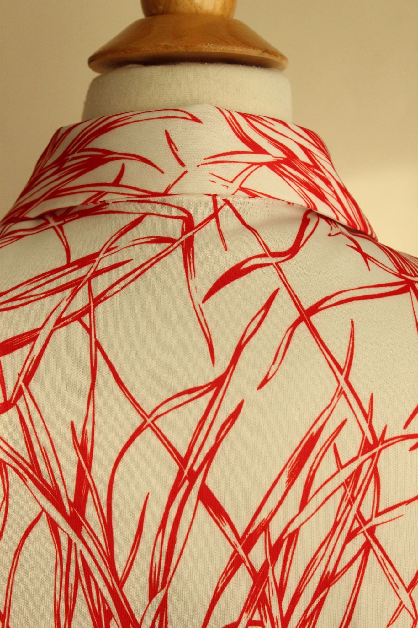 Vintage 1970s Red and White Dagger Collar Top