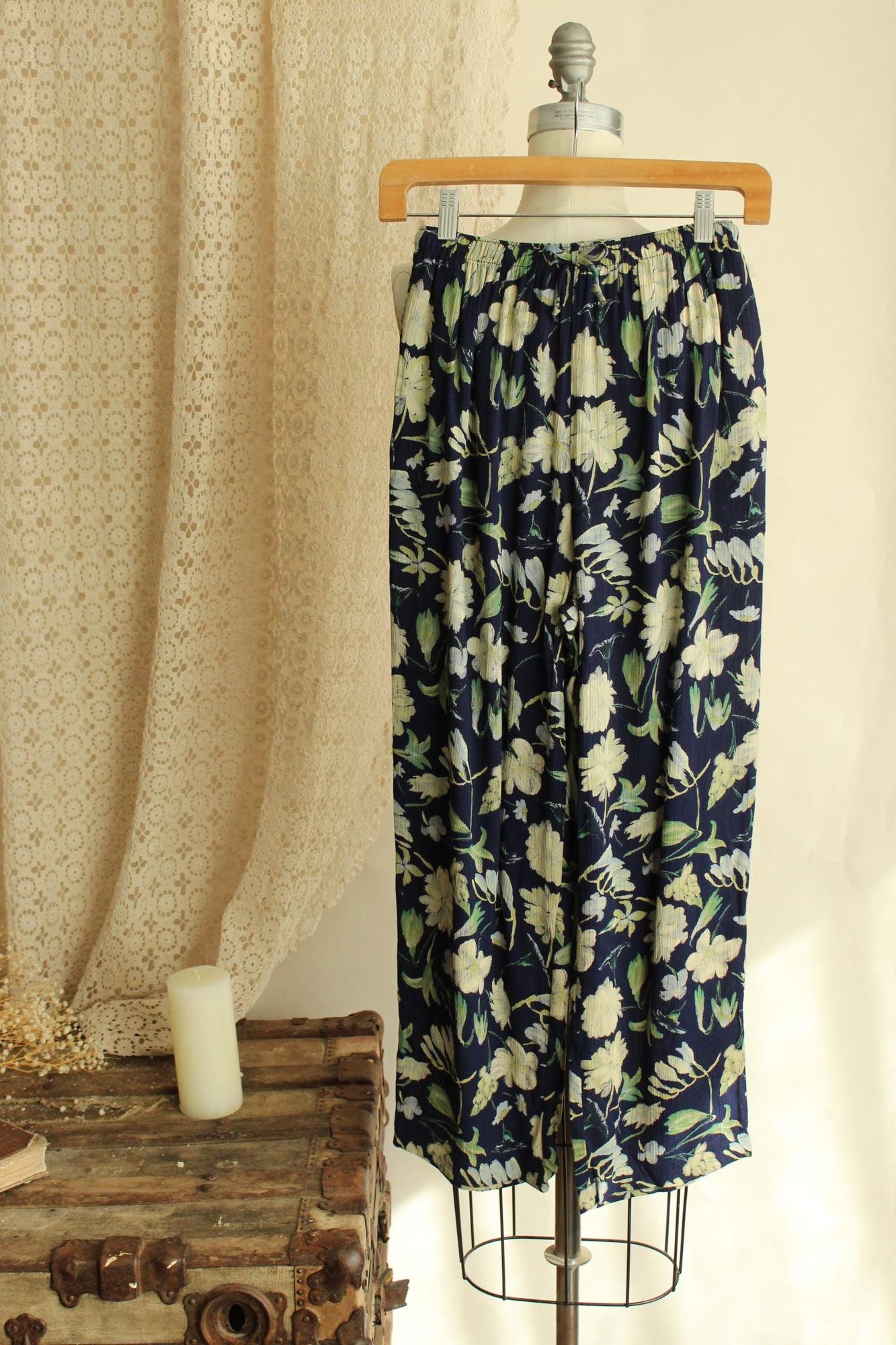 Vintage 1980s 1990s Clio Wide Legged Hawaiian Floral Print Trousers