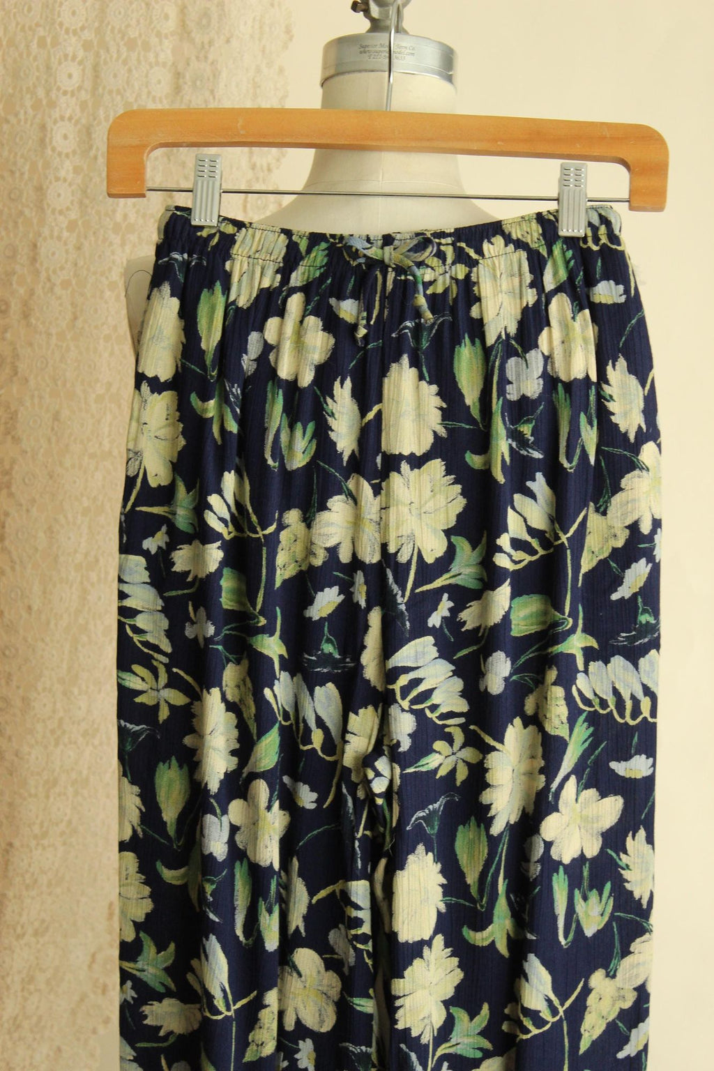 Vintage 1980s 1990s Clio Wide Legged Hawaiian Floral Print Trousers