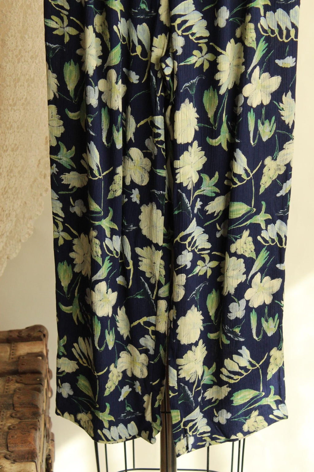 Vintage 1980s 1990s Clio Wide Legged Hawaiian Floral Print Trousers