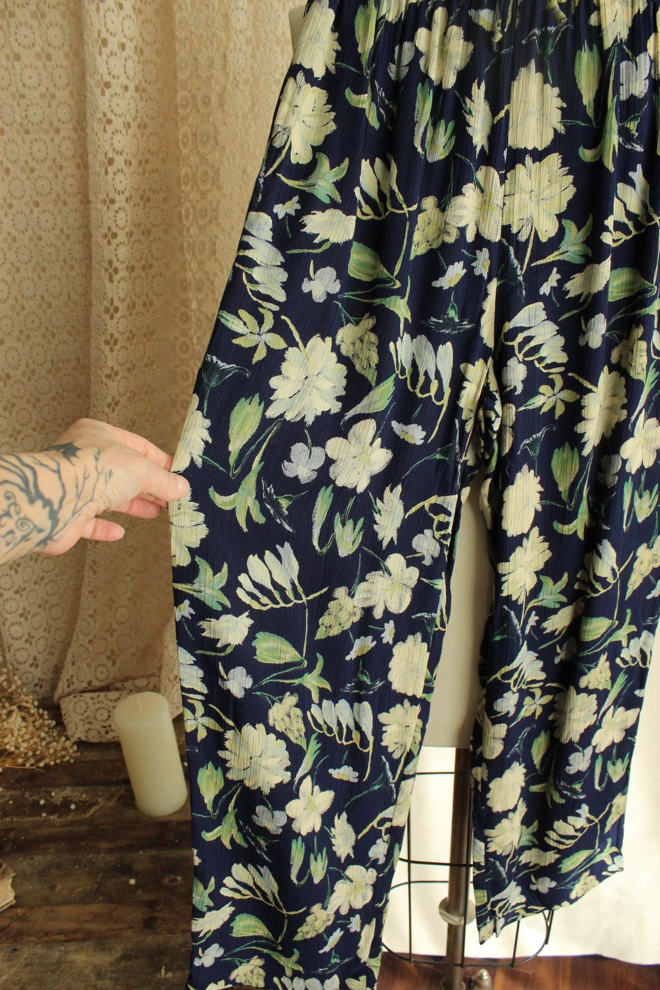 Vintage 1980s 1990s Clio Wide Legged Hawaiian Floral Print Trousers