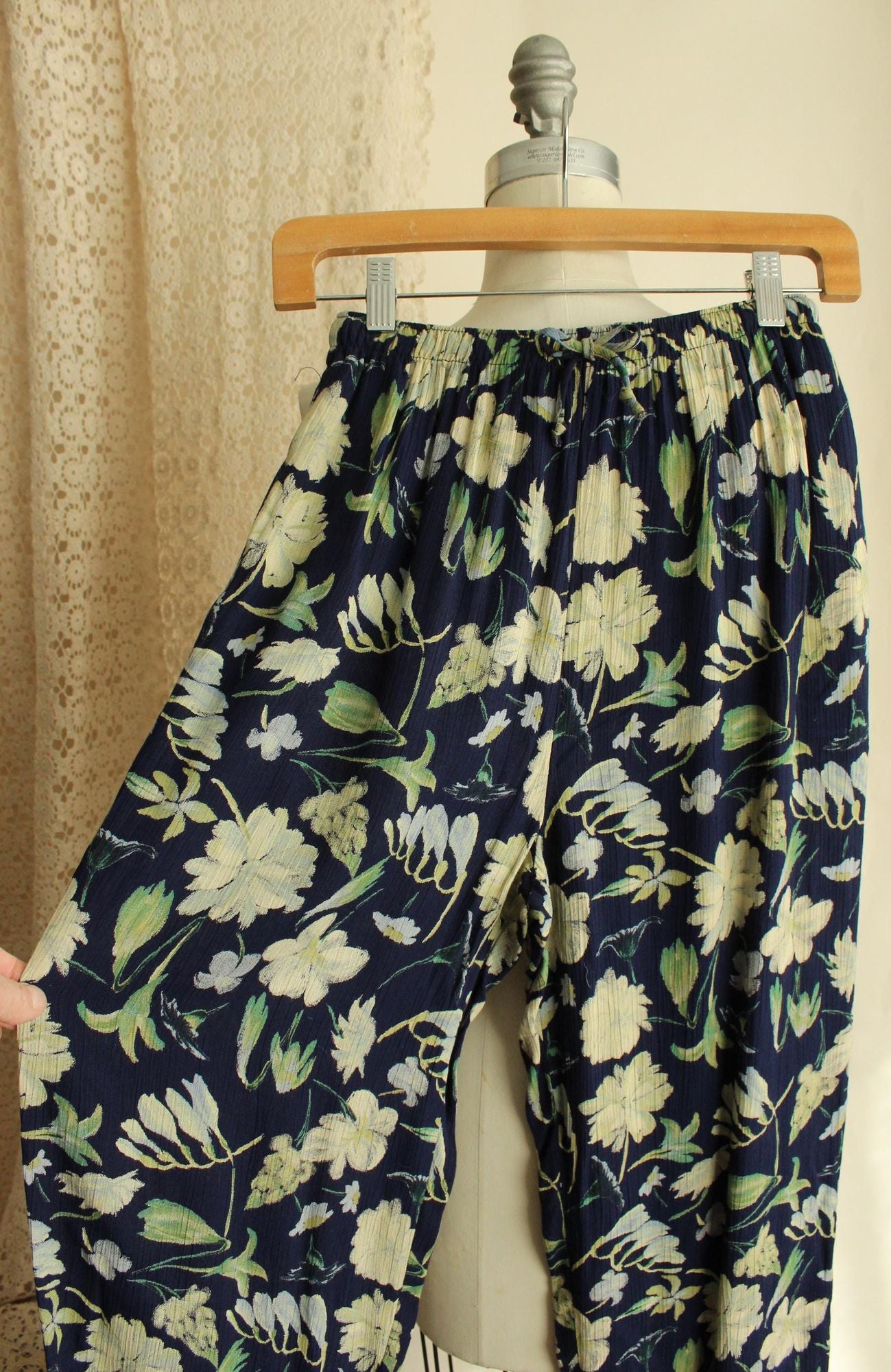 Vintage 1980s 1990s Clio Wide Legged Hawaiian Floral Print Trousers