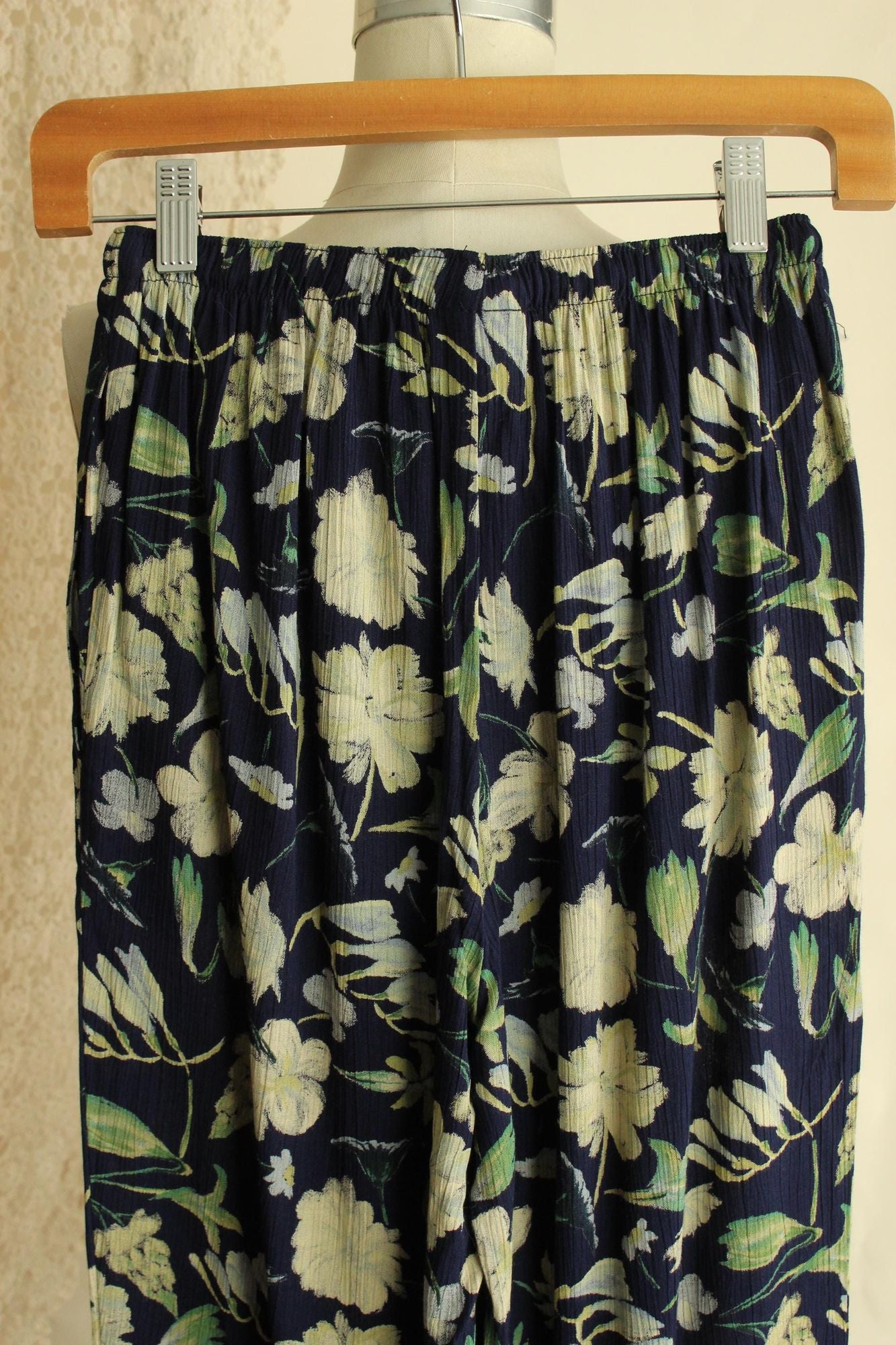 Vintage 1980s 1990s Clio Wide Legged Hawaiian Floral Print Trousers