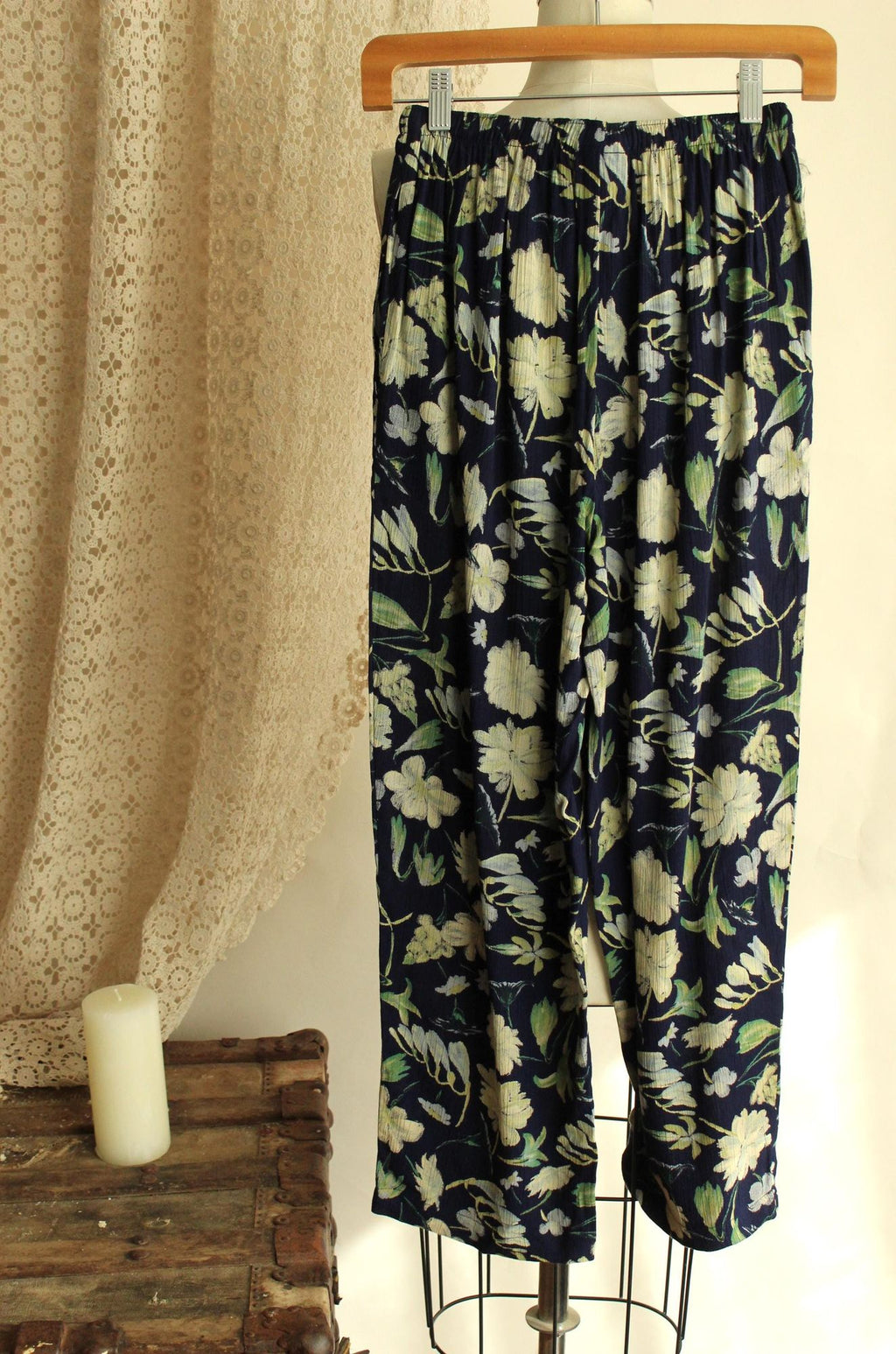Vintage 1980s 1990s Clio Wide Legged Hawaiian Floral Print Trousers