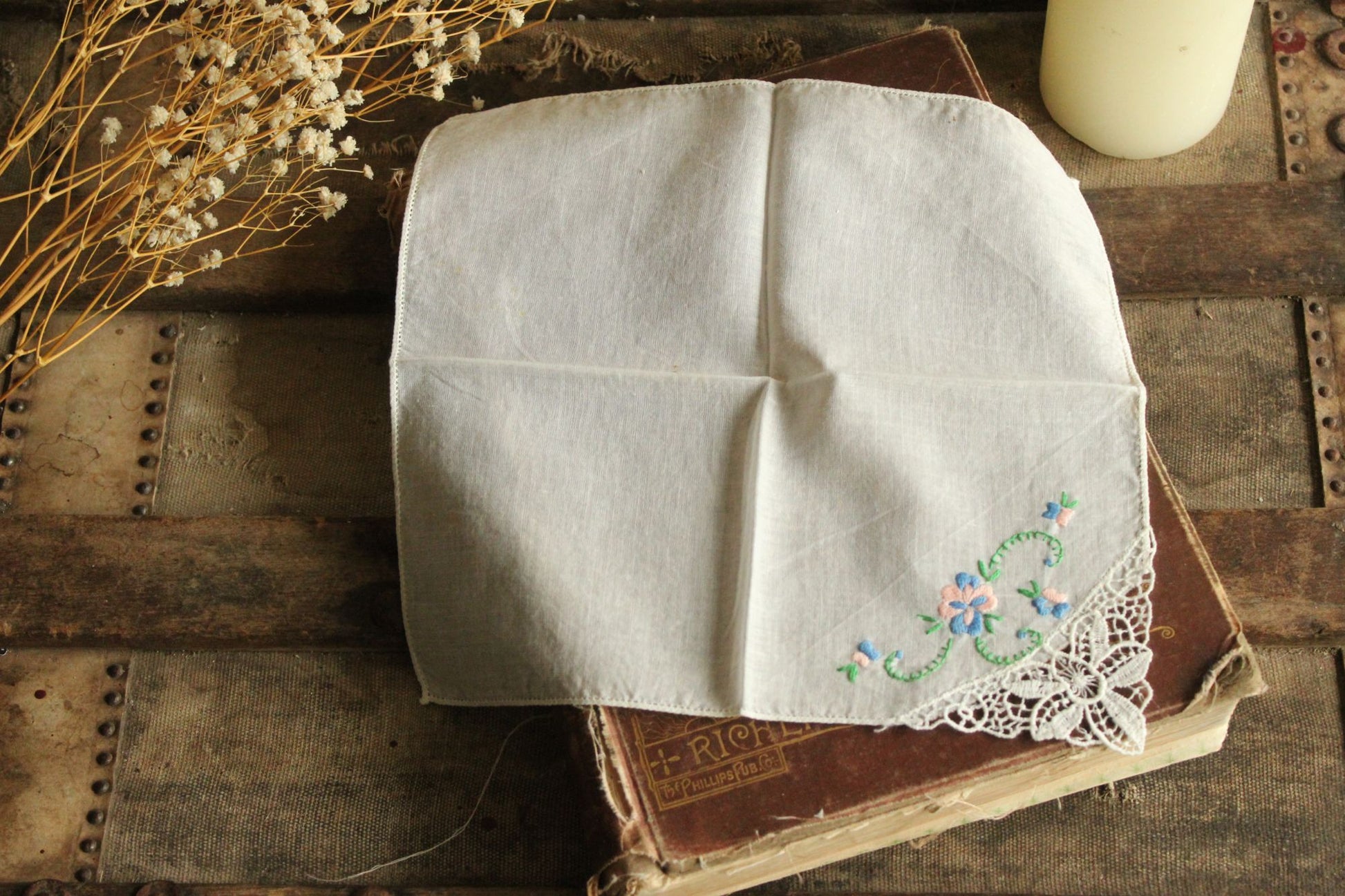 Vintage 1940s 1950s White Lace And Pansy Floral Embroidered Corner Handkerchief