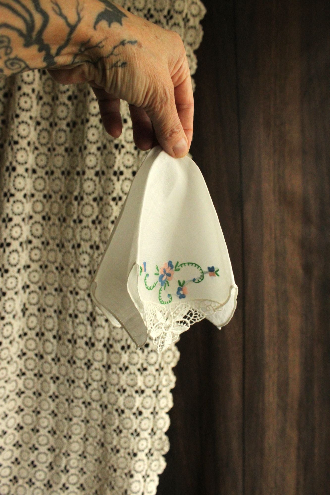 Vintage 1940s 1950s White Lace And Pansy Floral Embroidered Corner Handkerchief