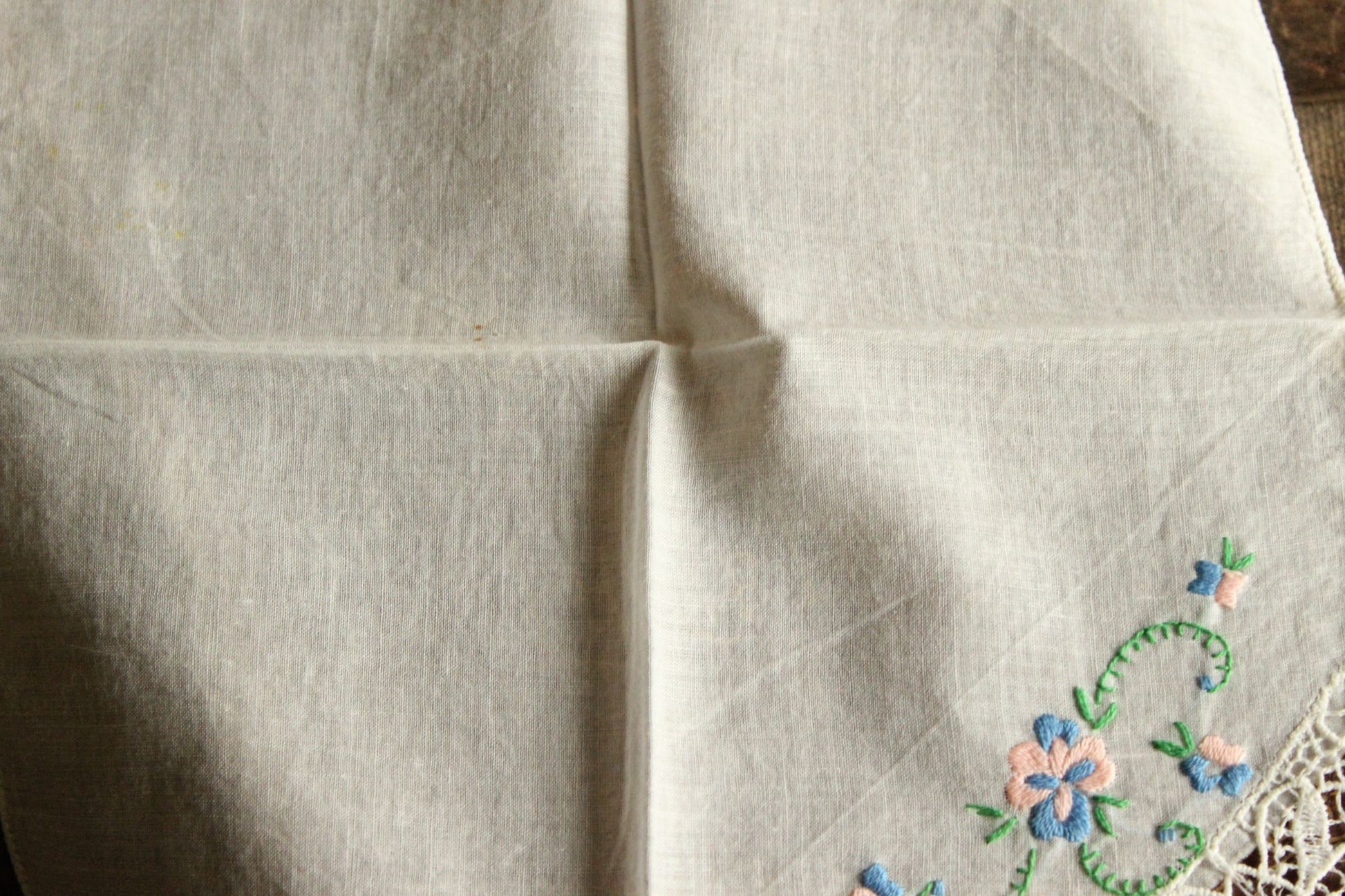 Vintage 1940s 1950s White Lace And Pansy Floral Embroidered Corner Handkerchief