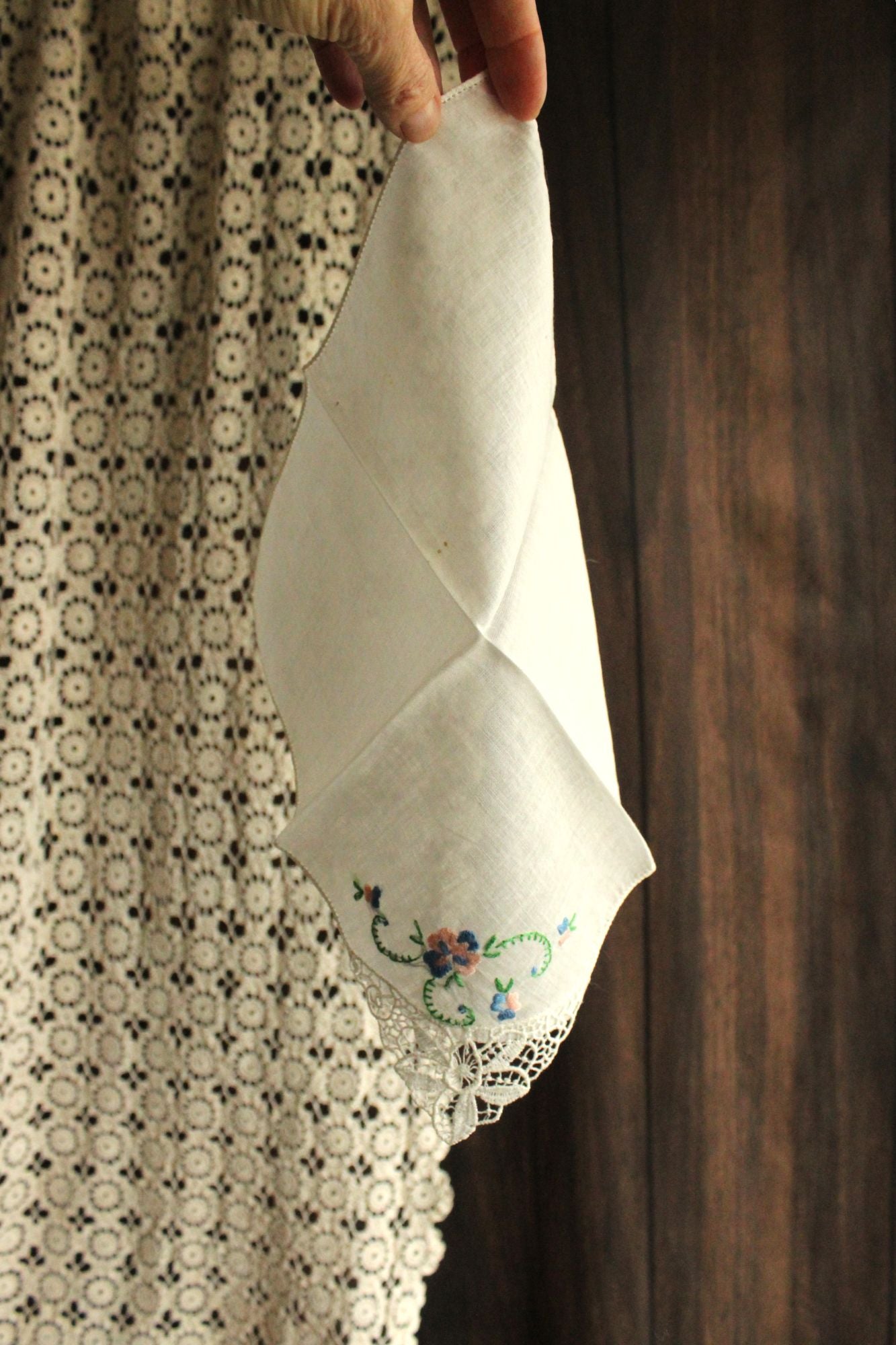 Vintage 1940s 1950s White Lace And Pansy Floral Embroidered Corner Handkerchief
