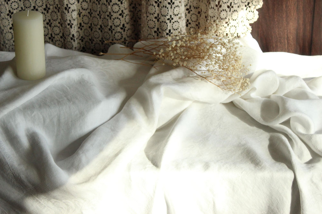 Vintage 1950s 1960s Large White Leaf Cotton Damask Rectangular Tablecloth