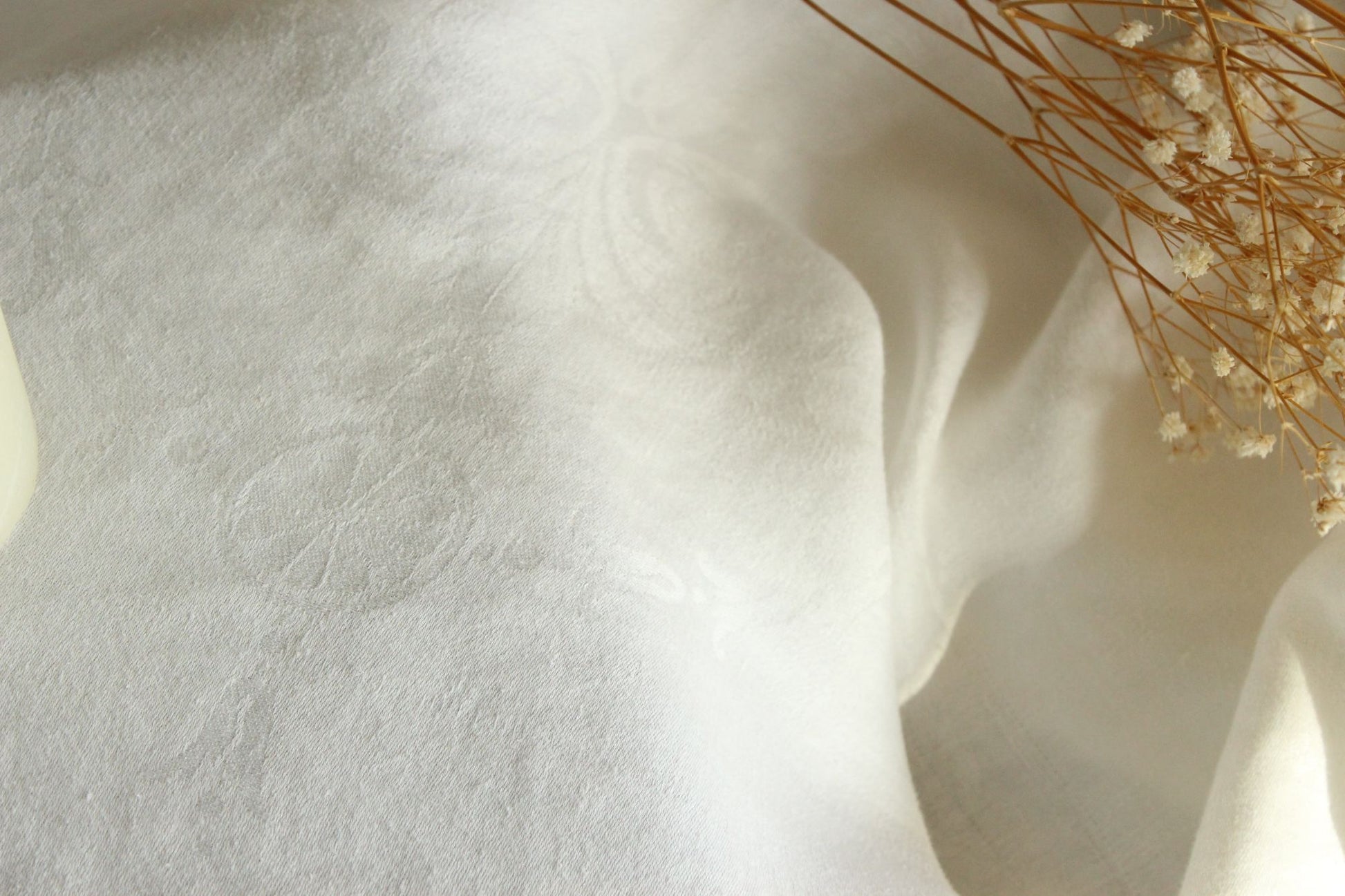 Vintage 1950s 1960s Large White Leaf Cotton Damask Rectangular Tablecloth