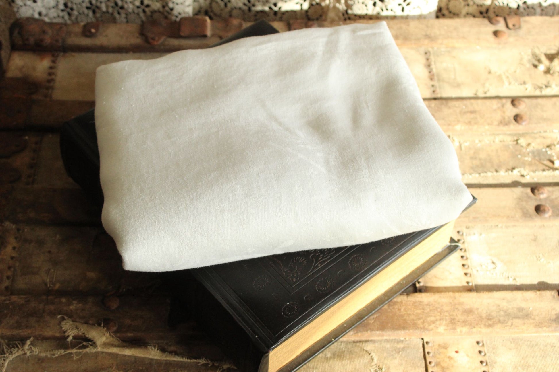 Vintage 1950s 1960s Large White Leaf Cotton Damask Rectangular Tablecloth