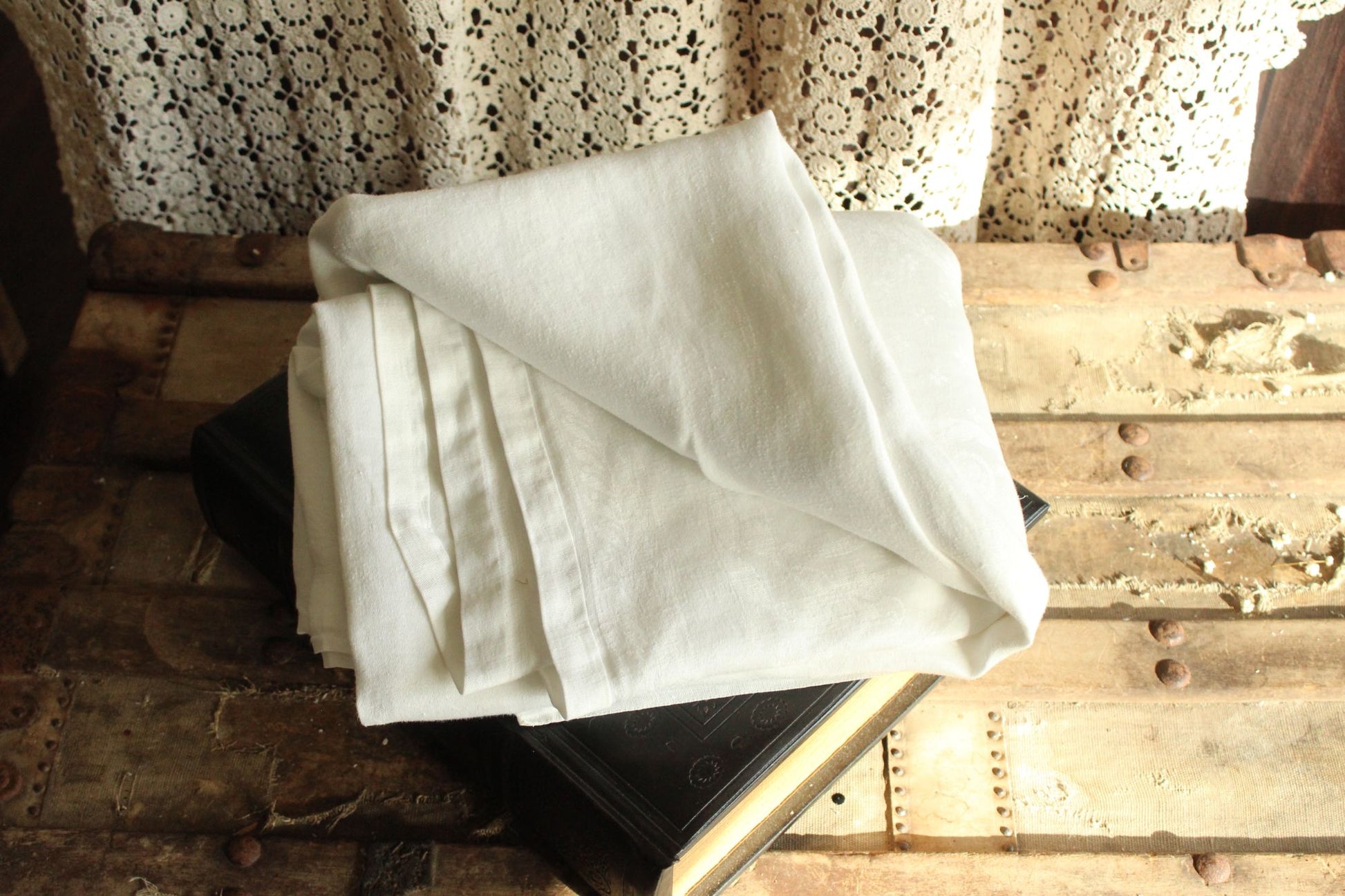 Vintage 1950s 1960s Large White Leaf Cotton Damask Rectangular Tablecloth