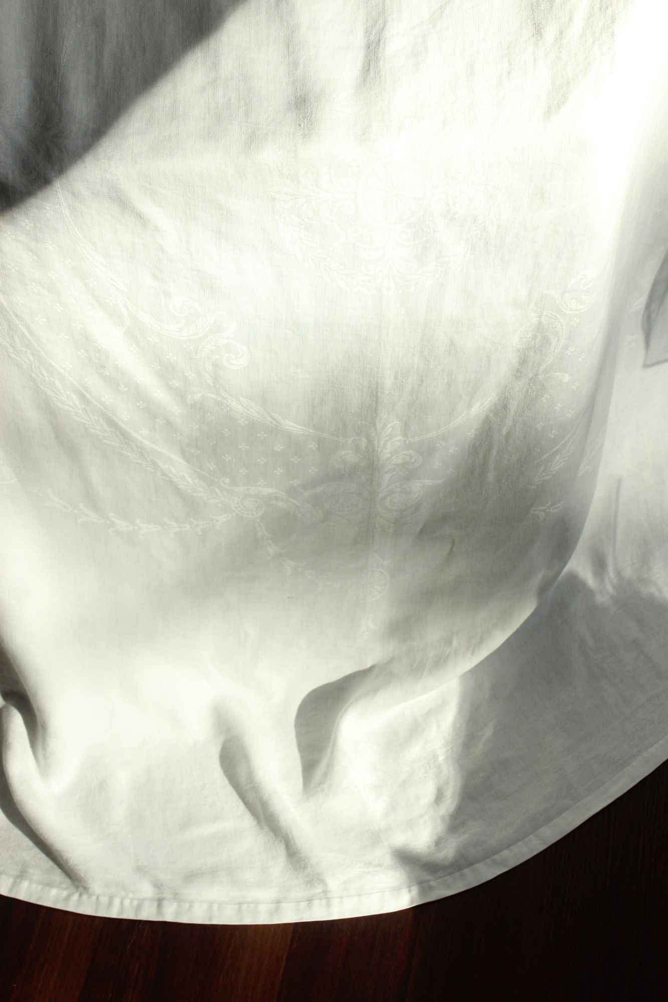 Vintage 1950s 1960s Large White Leaf Cotton Damask Rectangular Tablecloth