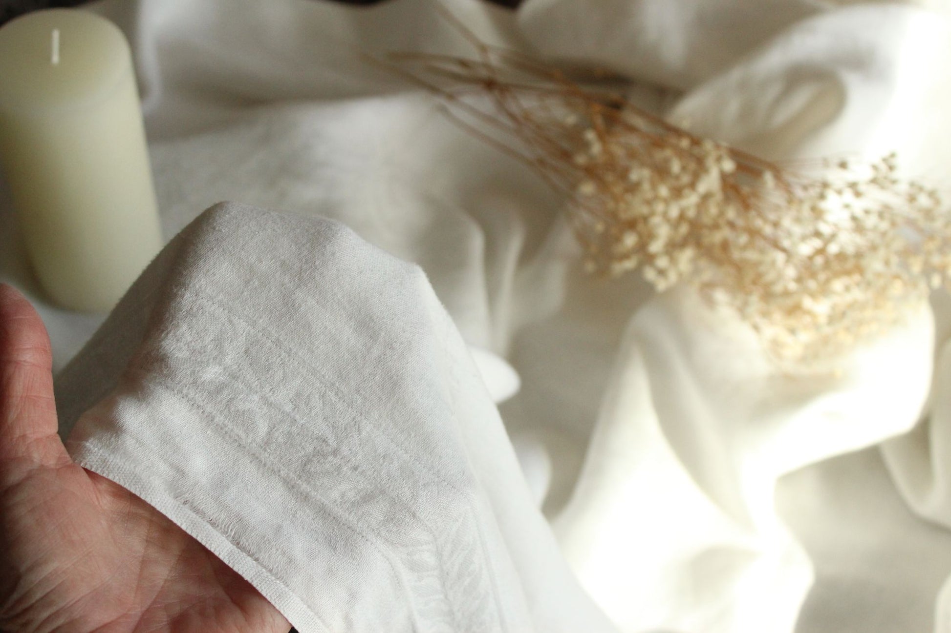 Vintage 1950s 1960s Large White Leaf Cotton Damask Rectangular Tablecloth